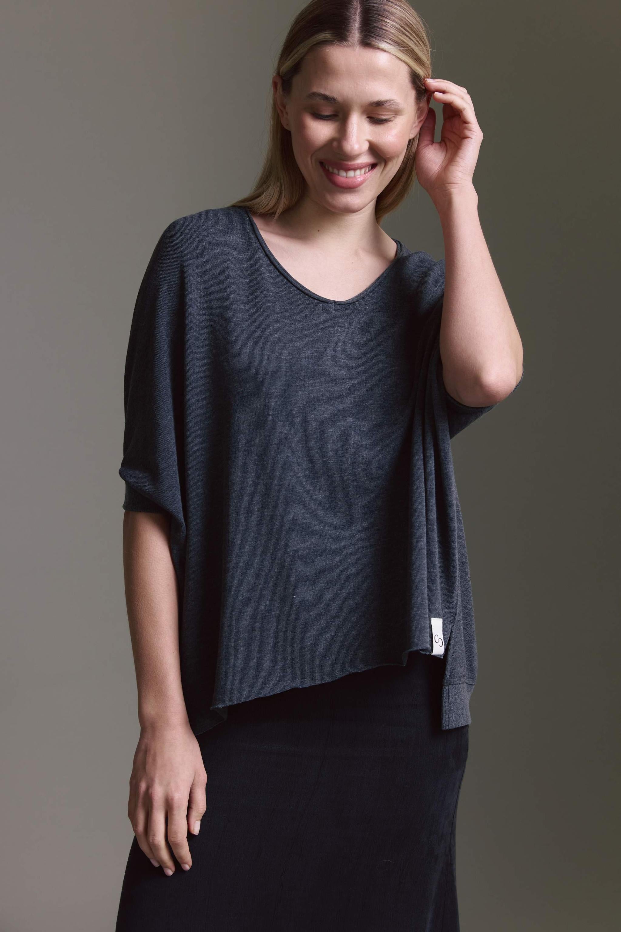 Strickoptik T-Shirt Mit V-Hals Und Saumversatz
