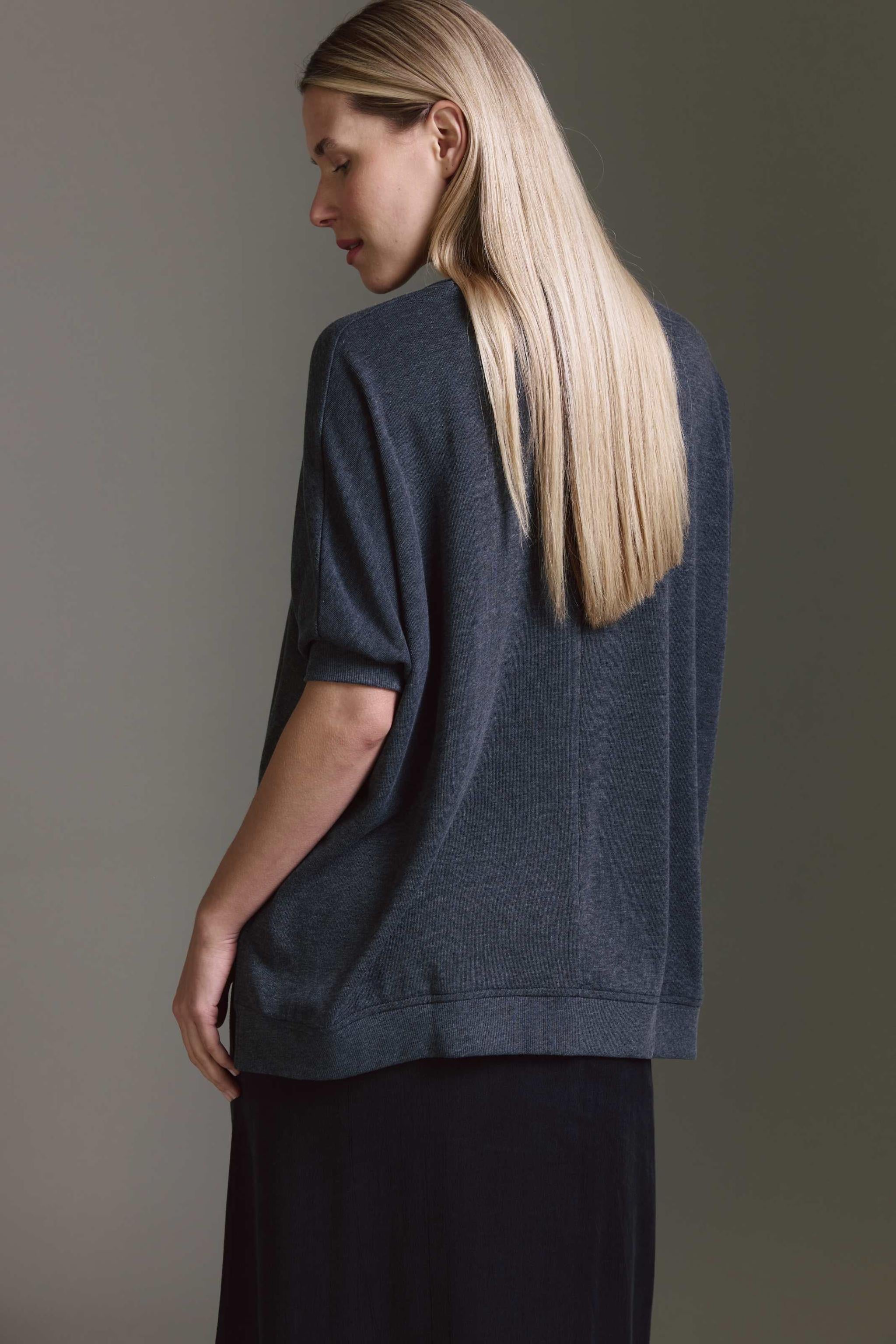 Strickoptik T-Shirt Mit V-Hals Und Saumversatz
