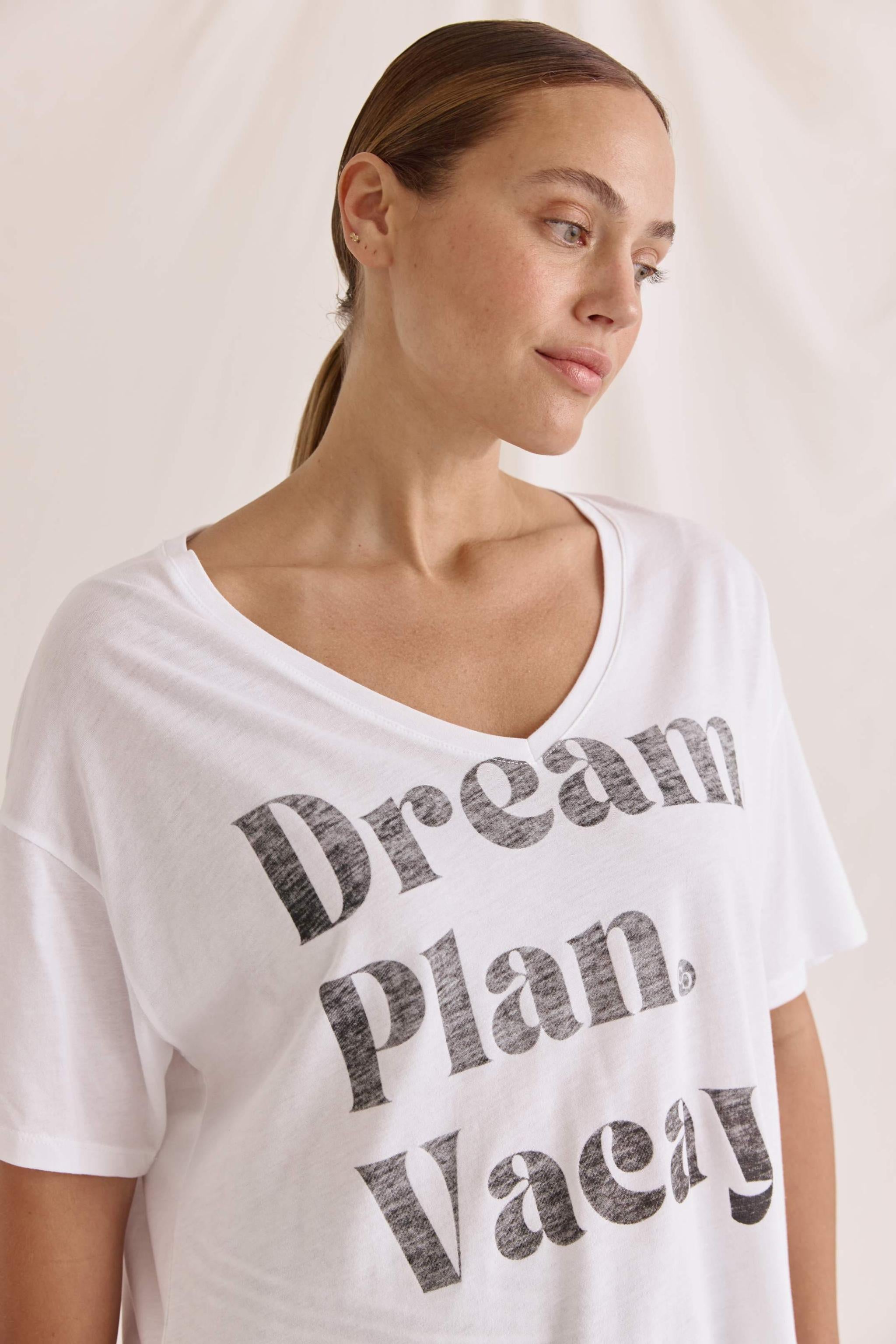 Softes T-Shirt Mit V-Hals Und Inside-Out Dream; Plean Vacay Druck