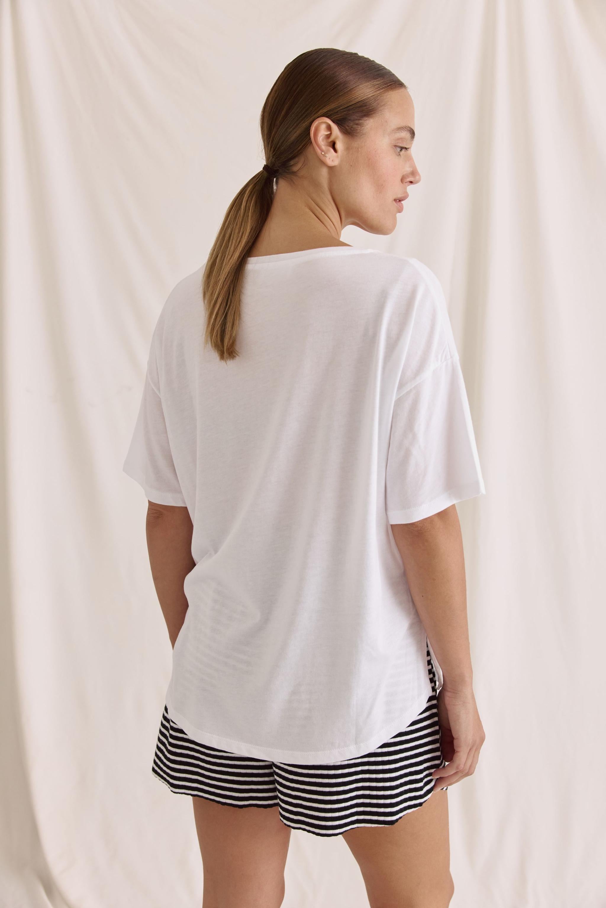 Softes T-Shirt Mit V-Hals Und Inside-Out Dream; Plean Vacay Druck