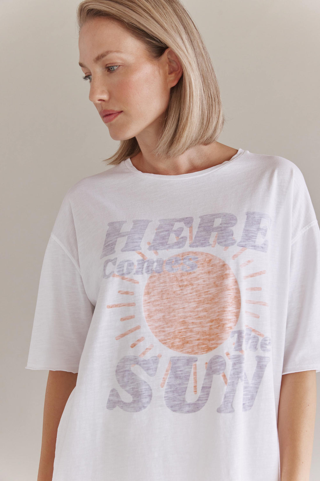 Gewaschenes Flamé T-Shirt Mit Here Comes The Sun Inside-Out Druck