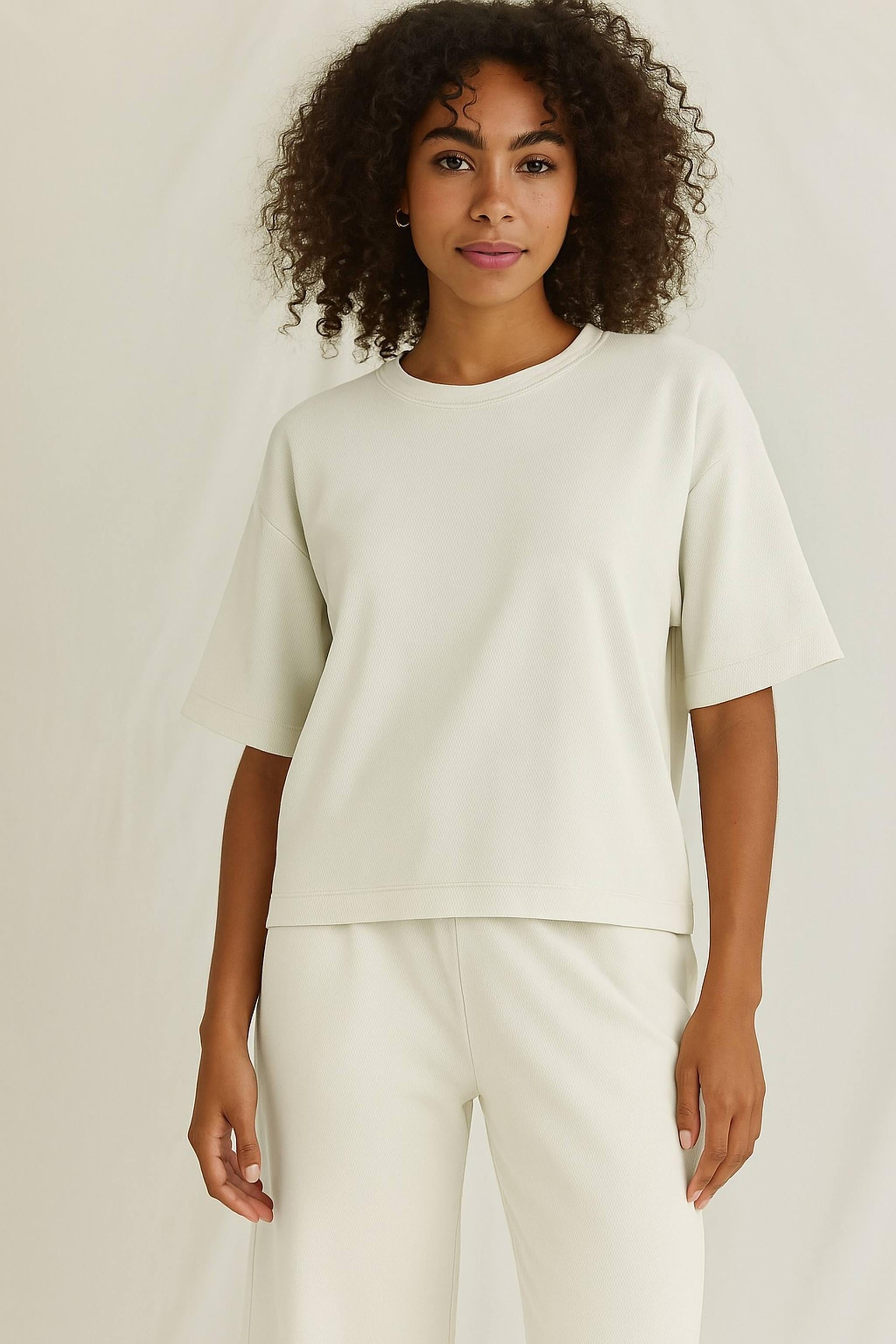 Round-neck T-shirt with dropped shoulders