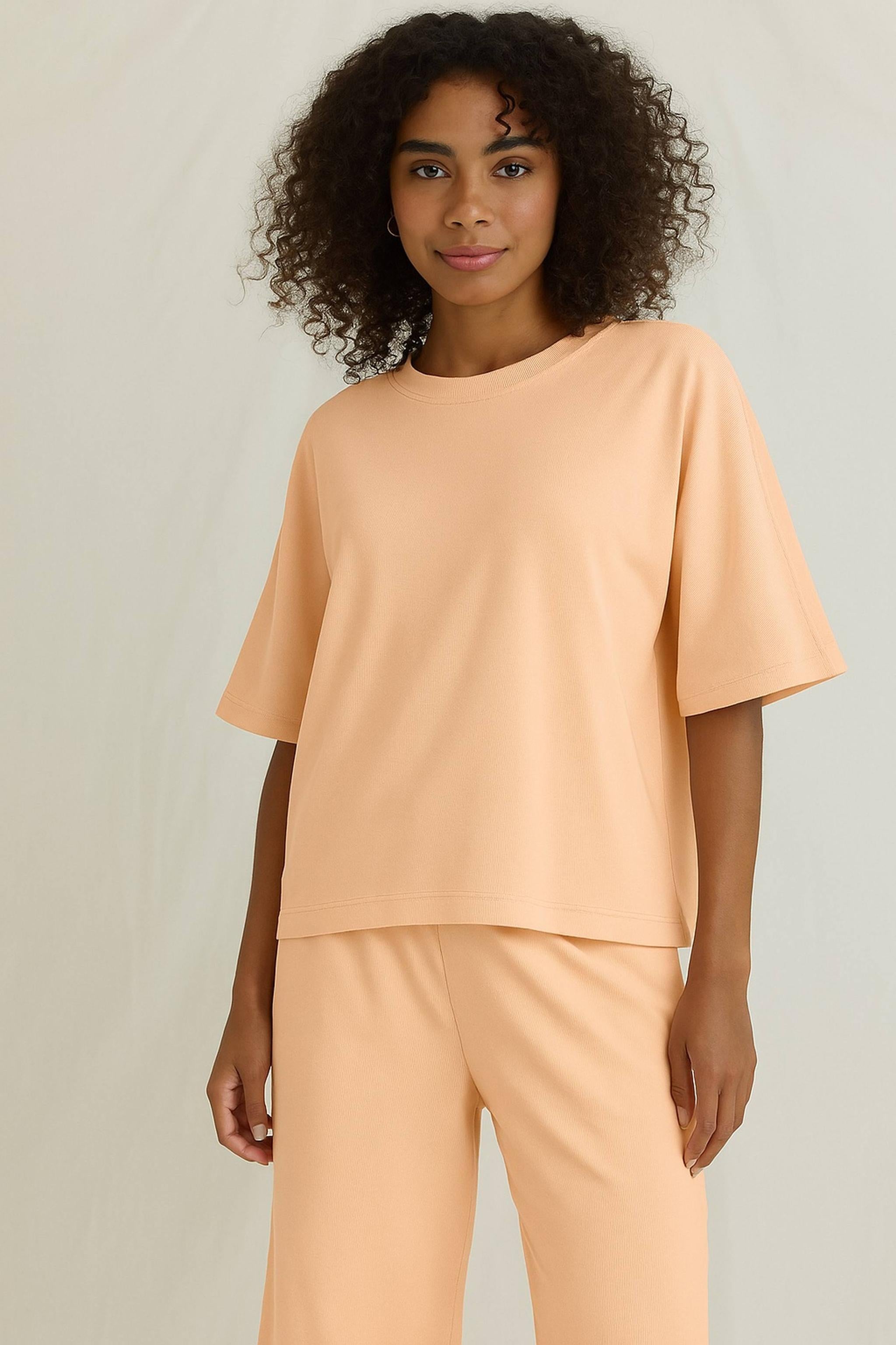 Round-neck T-shirt with dropped shoulders