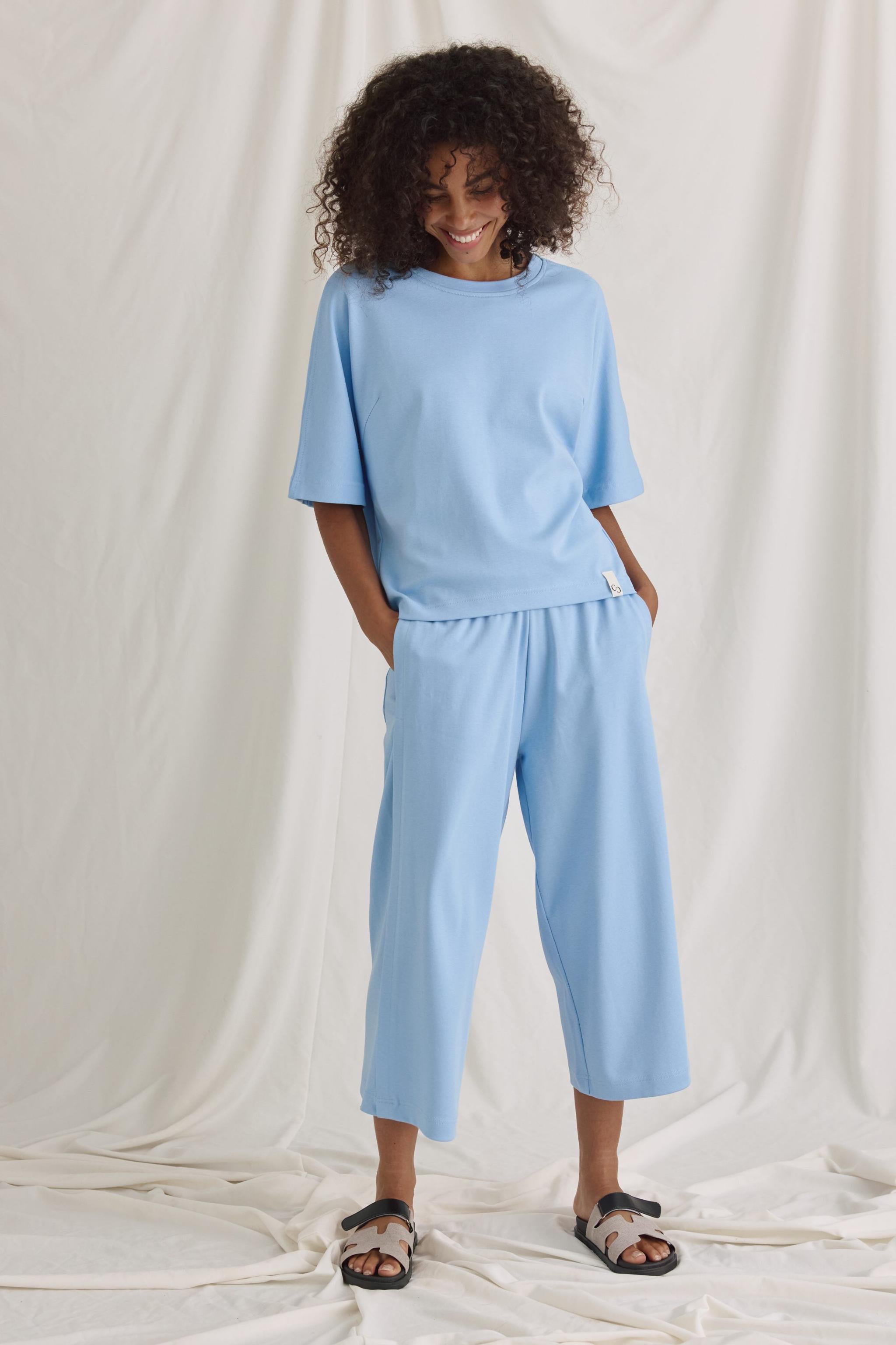 Round-neck T-shirt with dropped shoulders