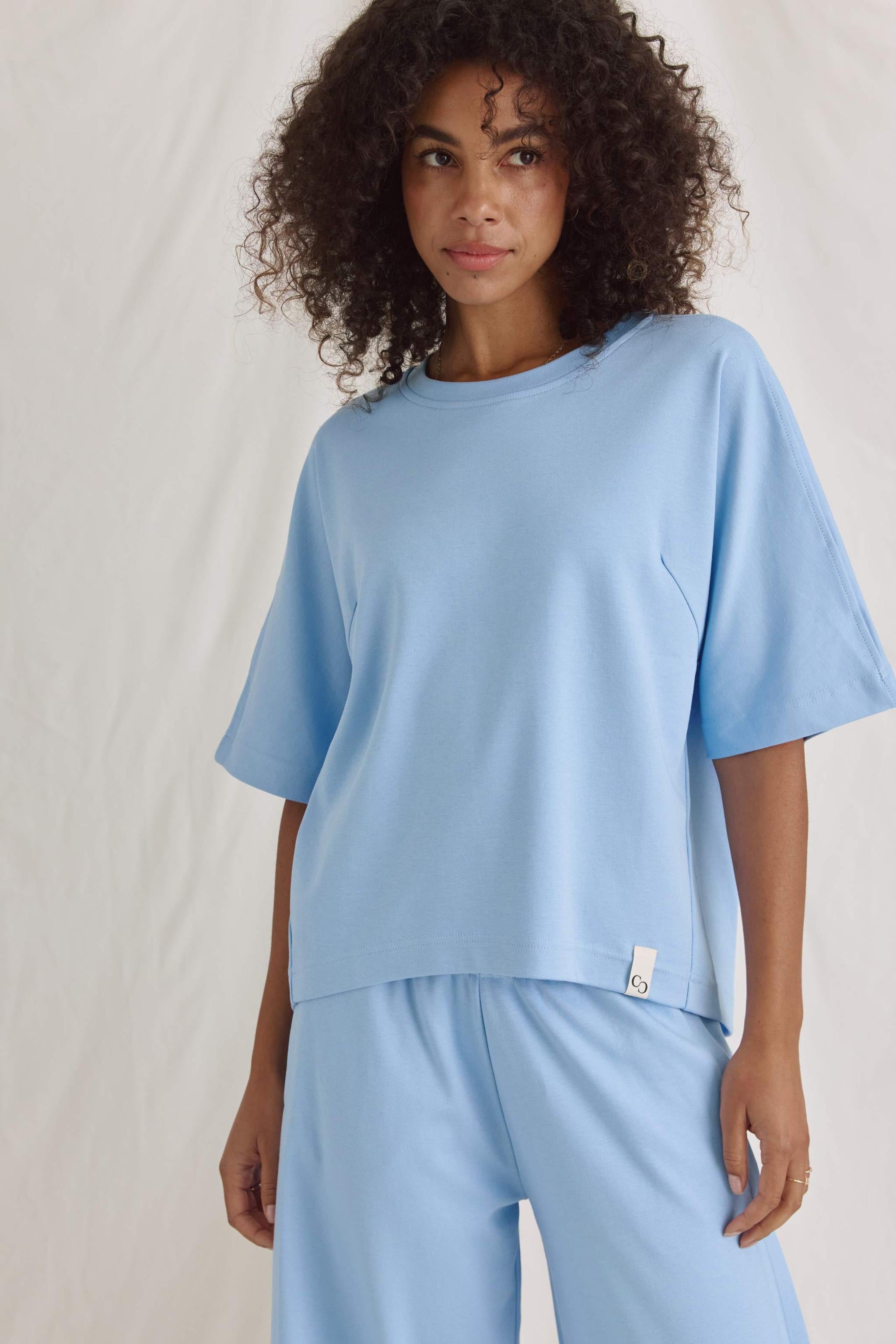 Round-neck T-shirt with dropped shoulders