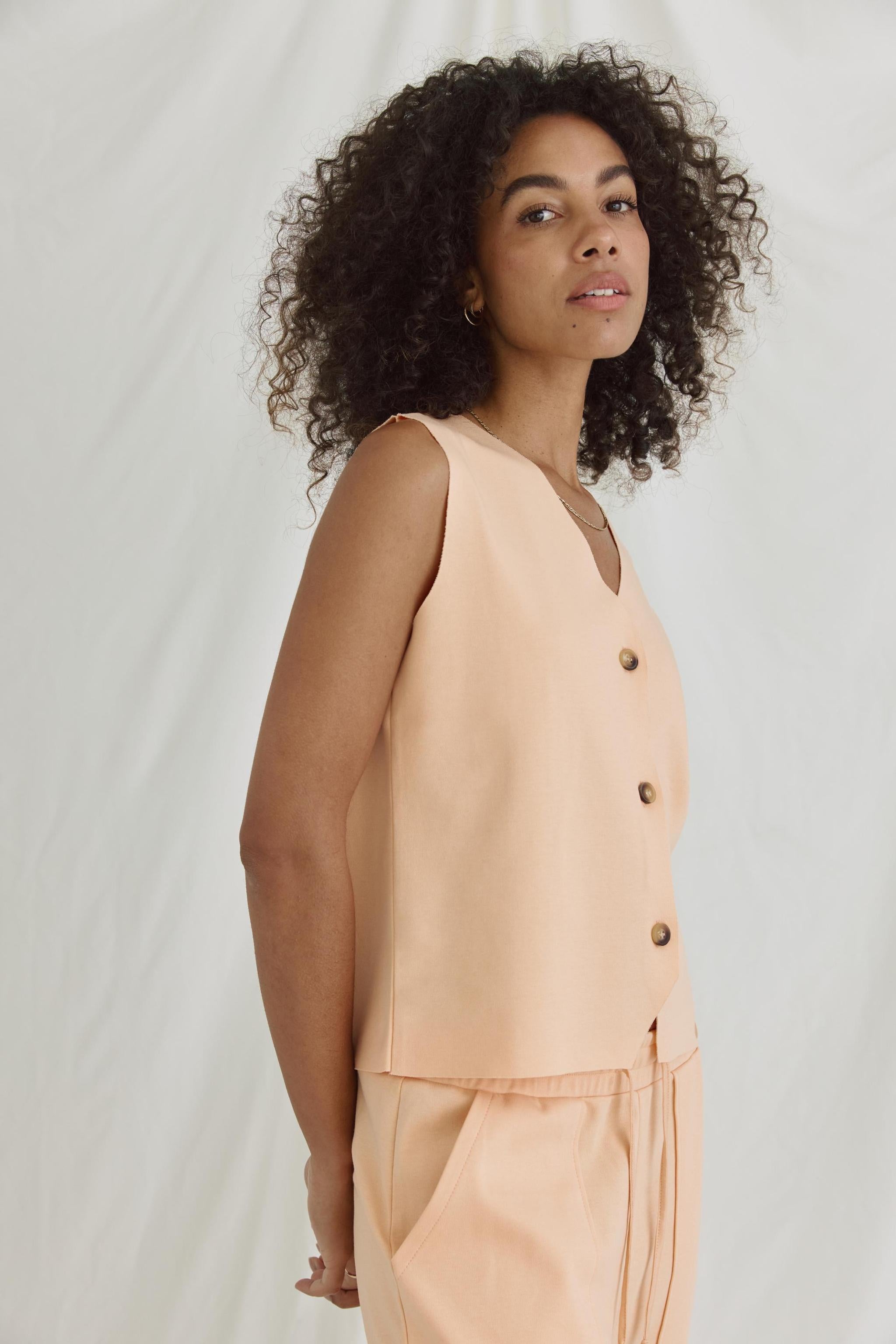 Vest with open edges