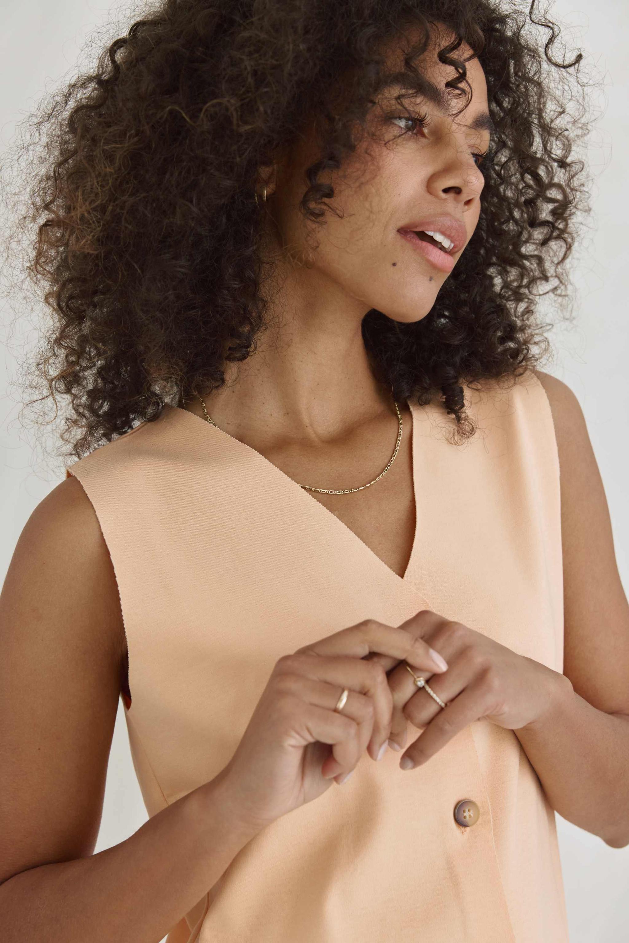 Vest with open edges