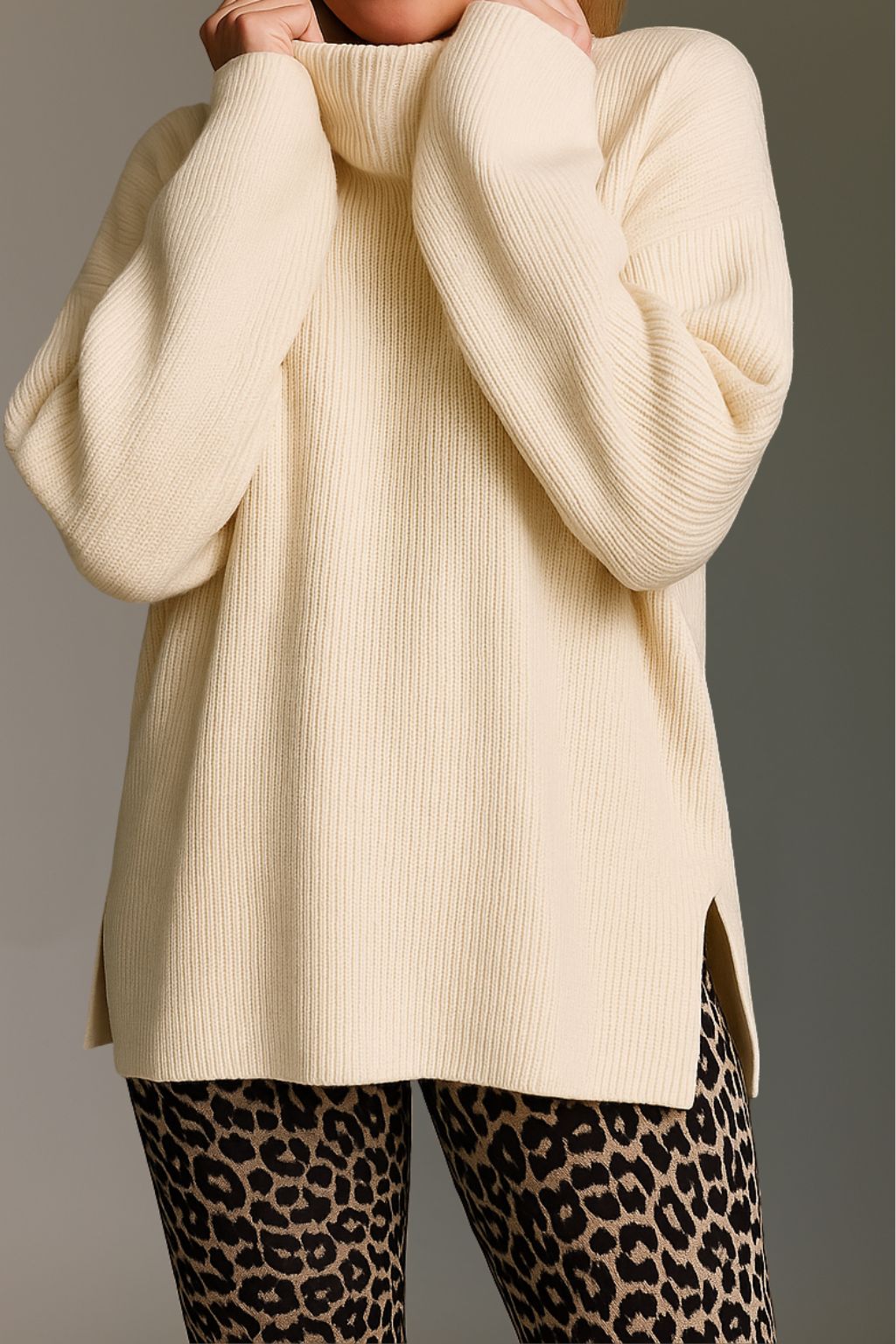 Oversized Strickpullover Mit Rollkragen, Seitenschlitzen Und Besonderem Ärmelabschluss