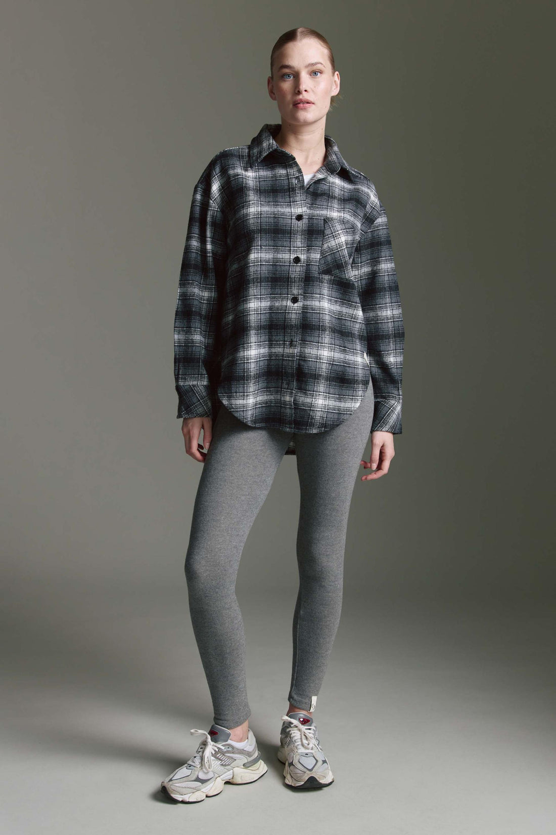 Oversized Karo Bluse Mit Logo Applikation Auf Dem Rücken