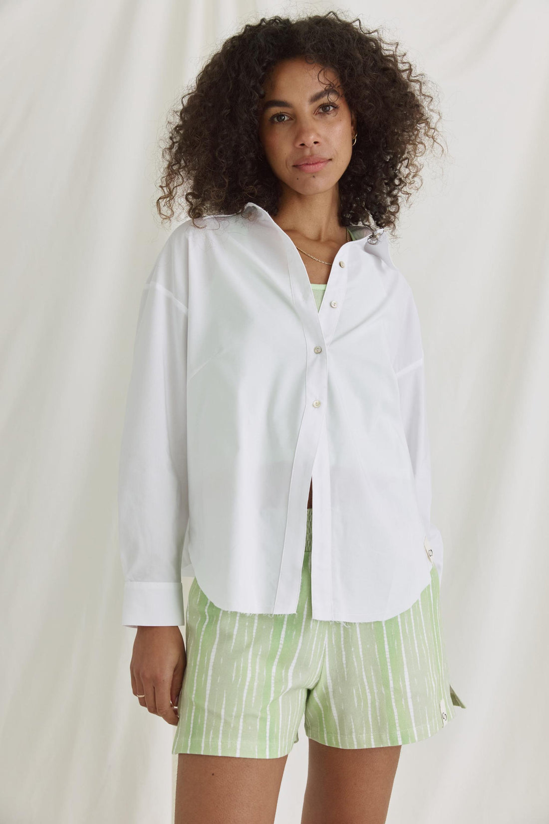 Bluse Mit Verkürztem Rücken Und Volants