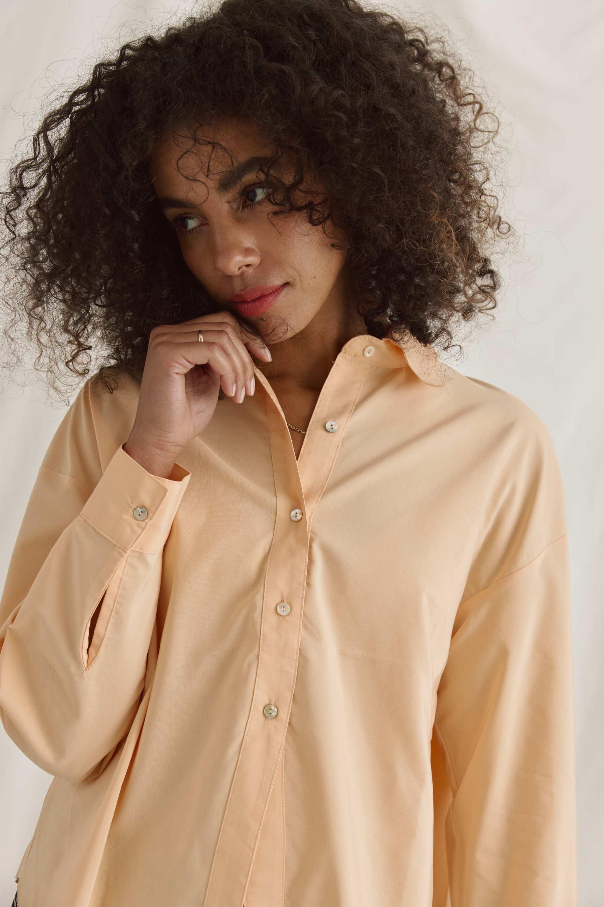 Bluse Mit Verkürztem Rücken Und Volants
