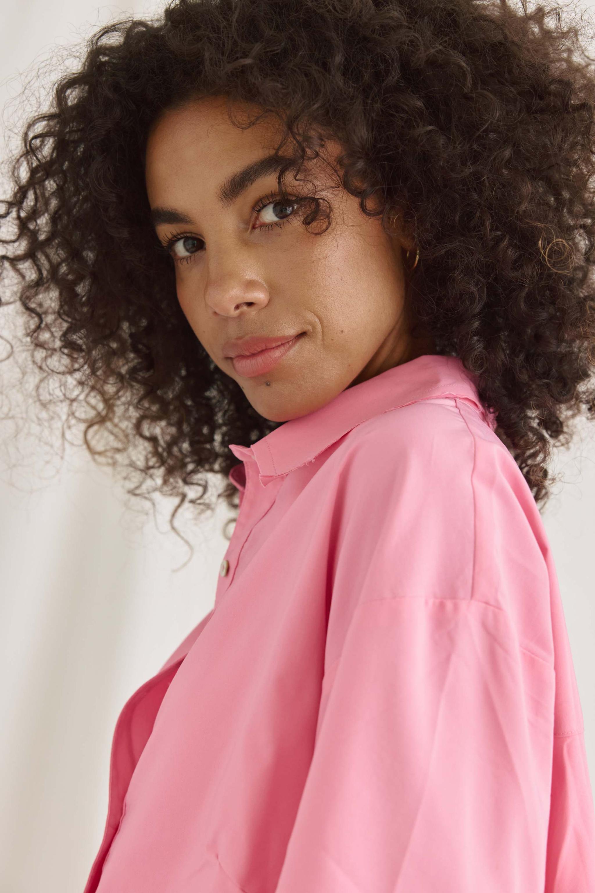 Bluse Mit Verkürztem Rücken Und Volants