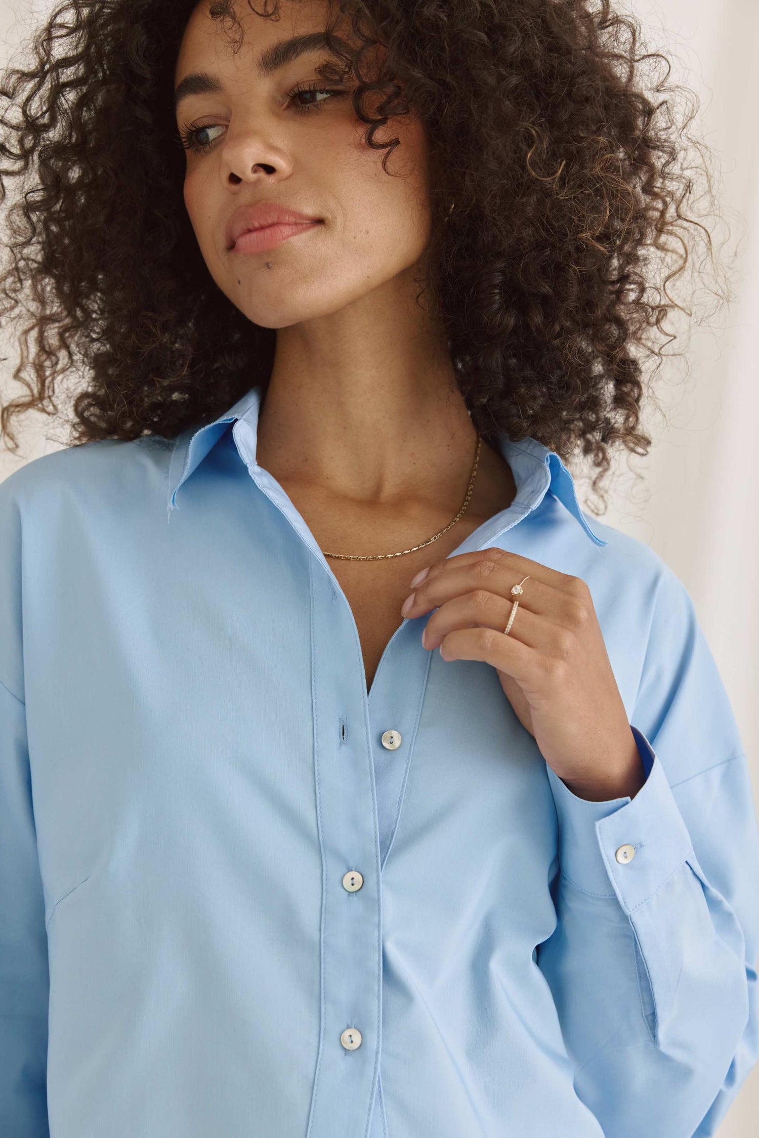 Bluse Mit Verkürztem Rücken Und Volants