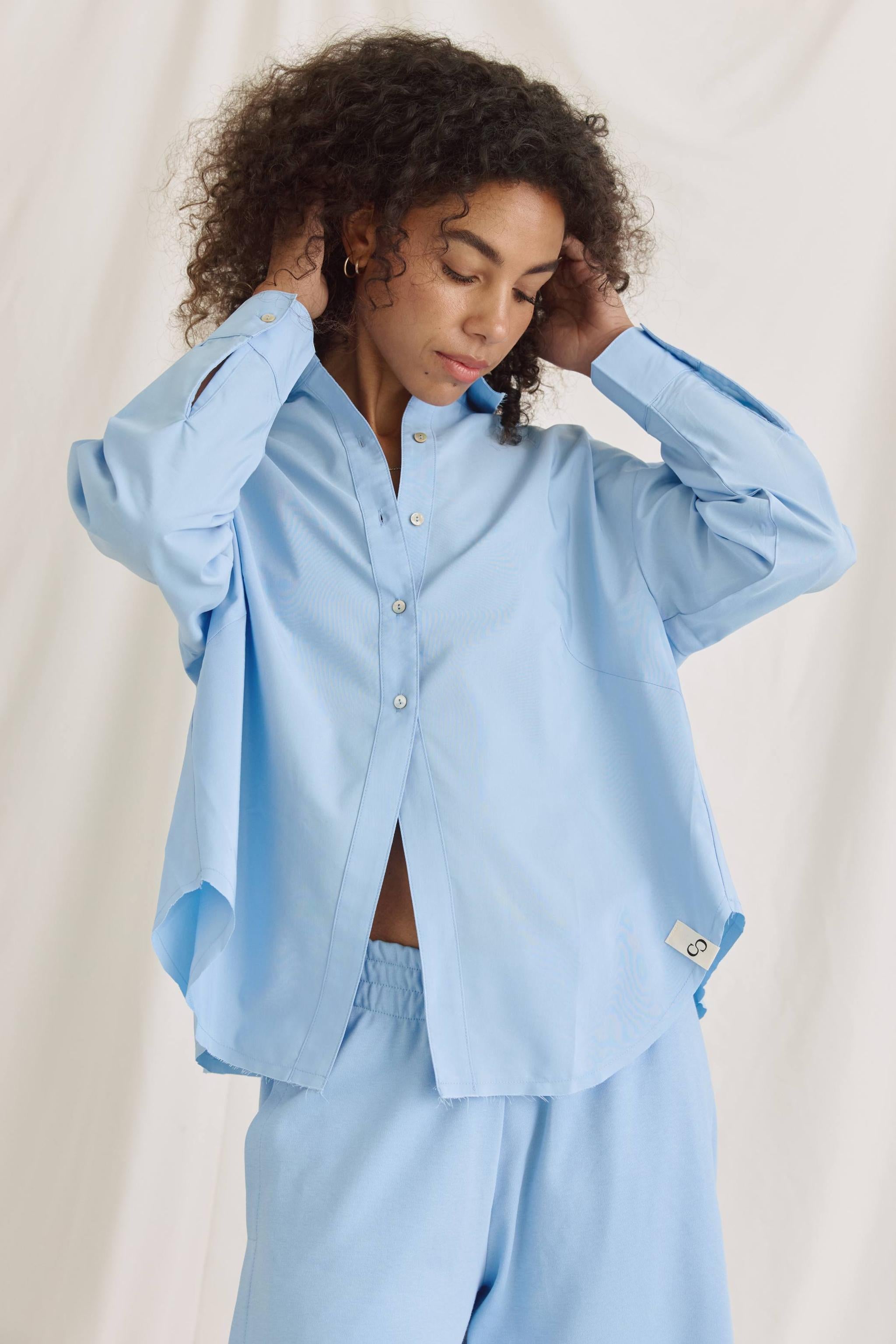 Bluse Mit Verkürztem Rücken Und Volants