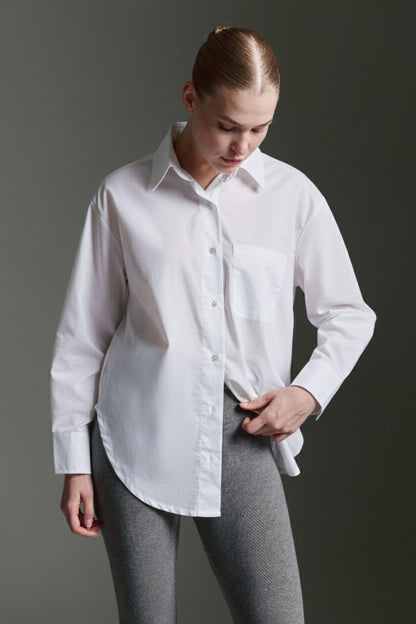 Oversized Bluse Mit Knopfleiste Auf Dem Rücken