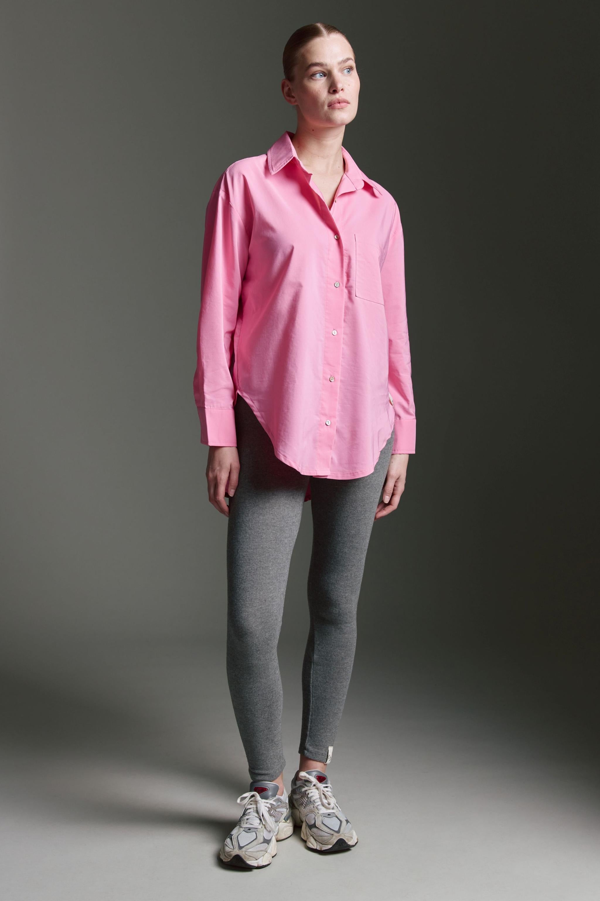 Oversized Bluse Mit Knopfleiste Auf Dem Rücken