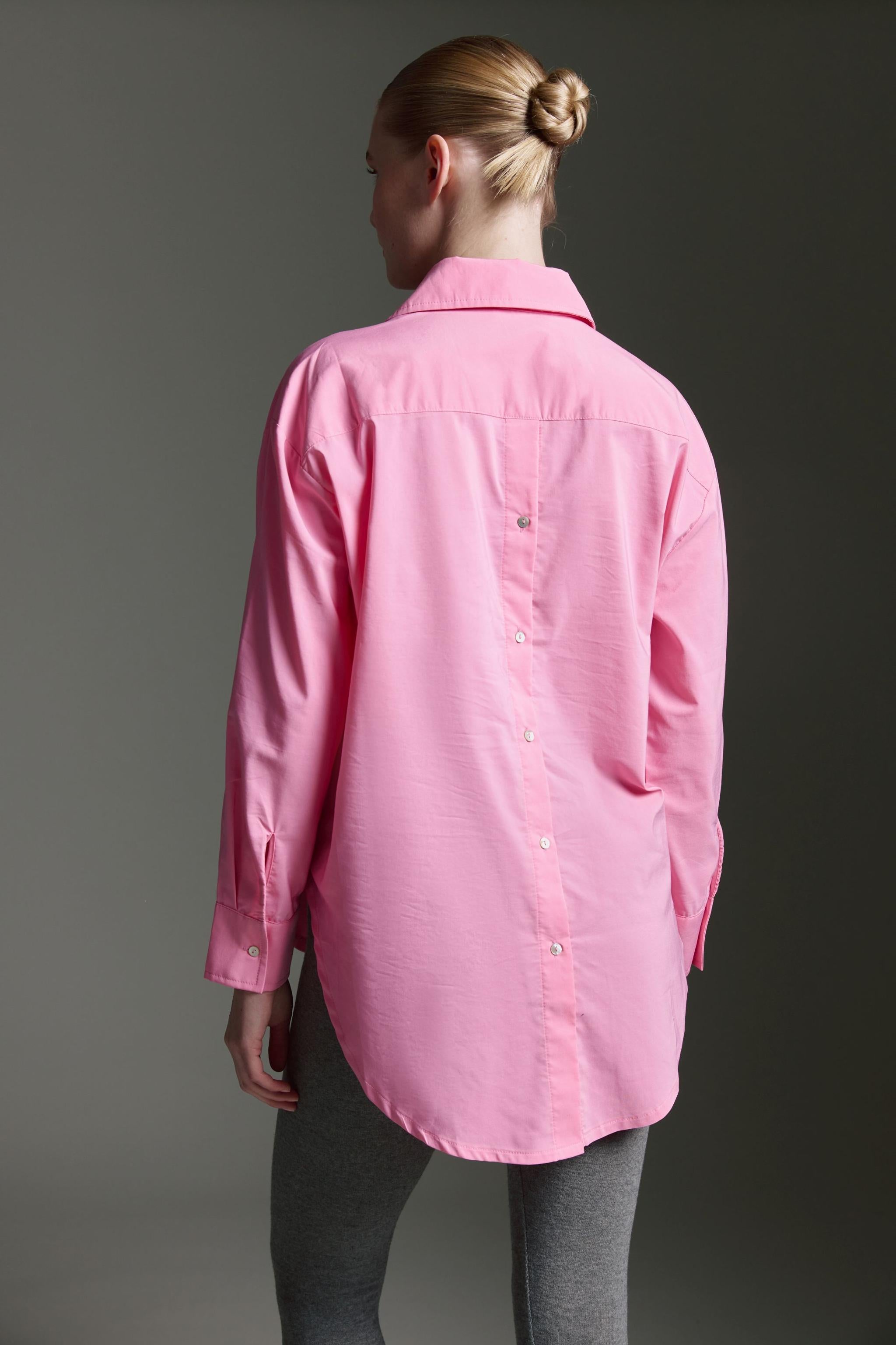 Oversized Bluse Mit Knopfleiste Auf Dem Rücken