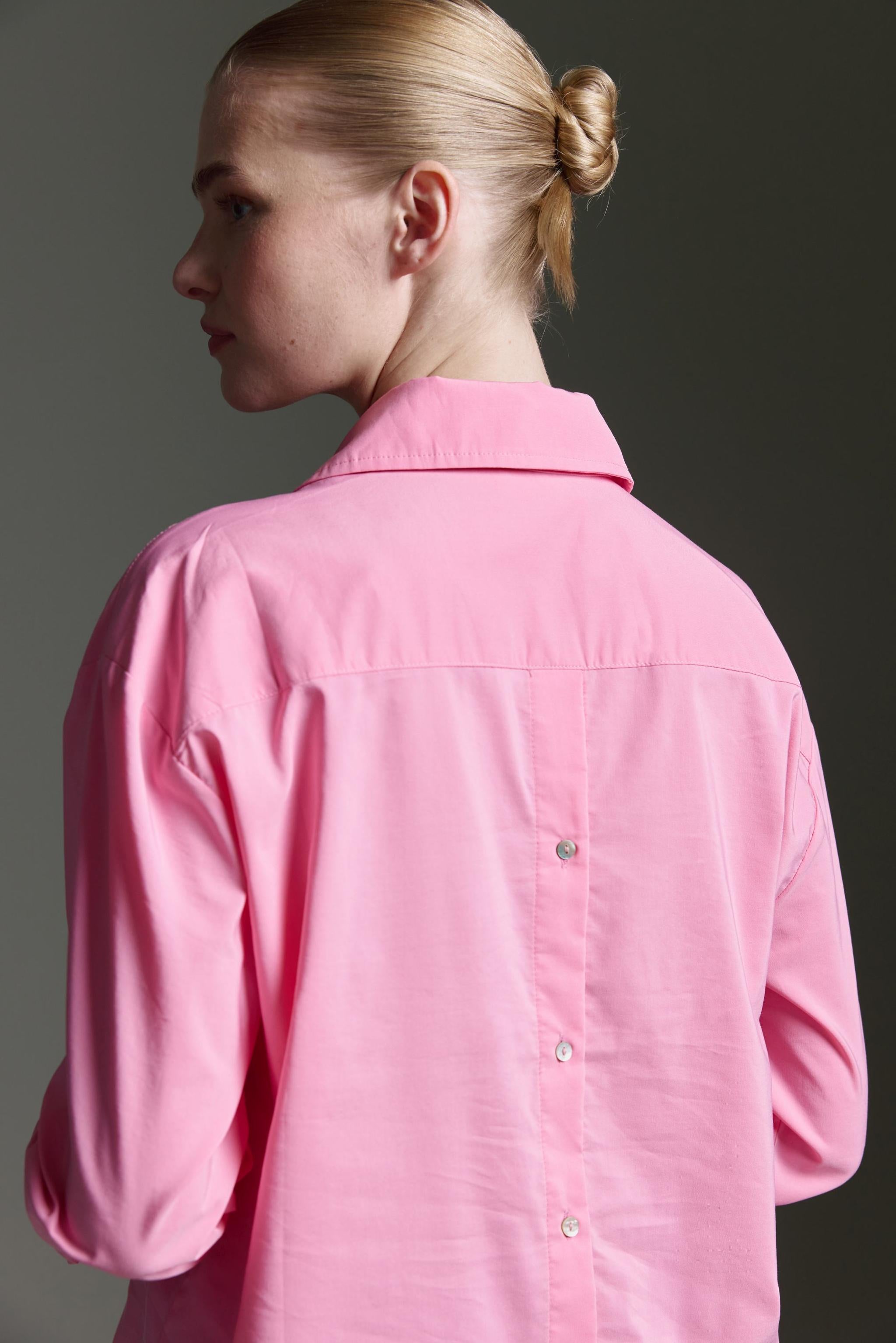 Oversized Bluse Mit Knopfleiste Auf Dem Rücken