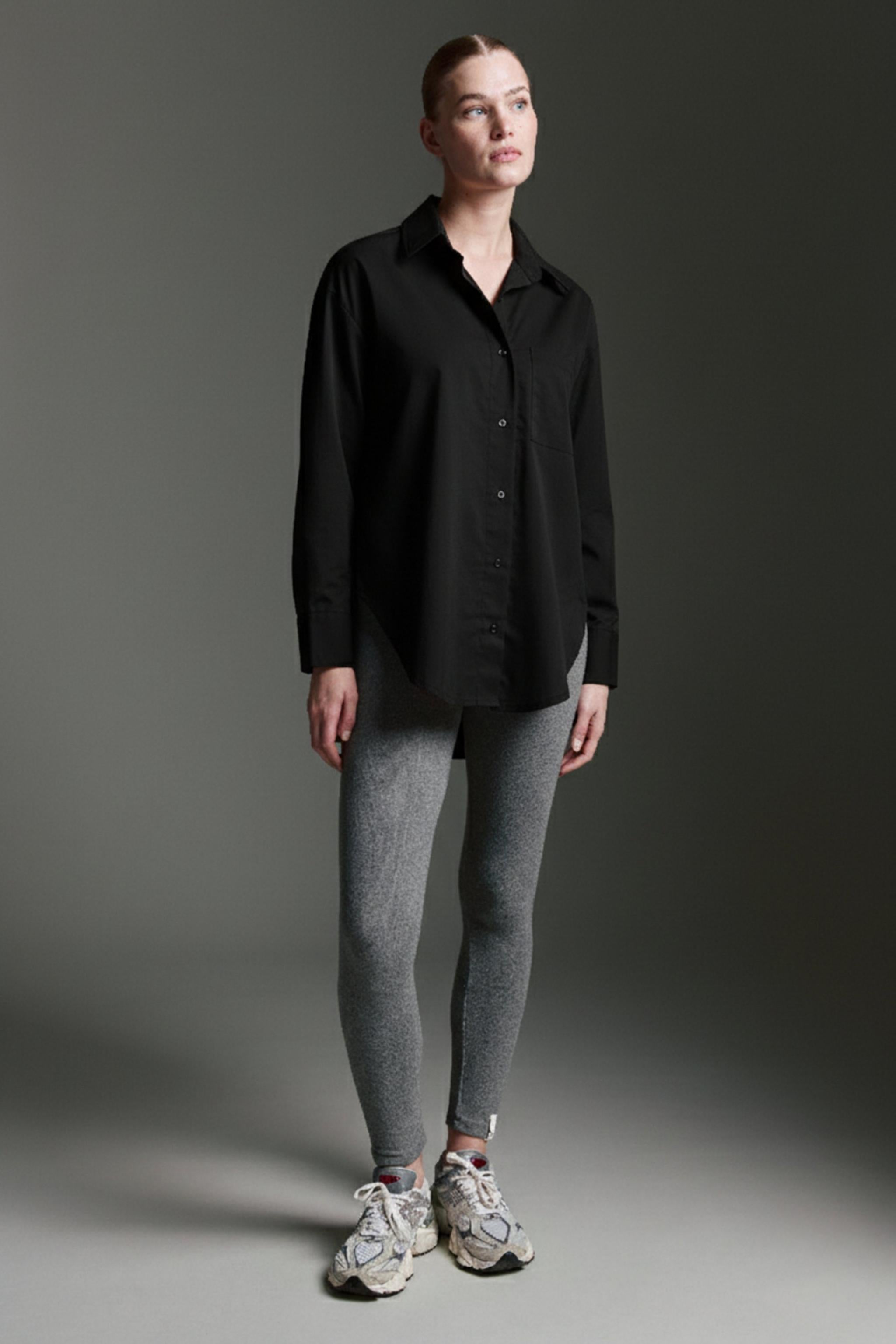 Oversized Bluse Mit Knopfleiste Auf Dem Rücken