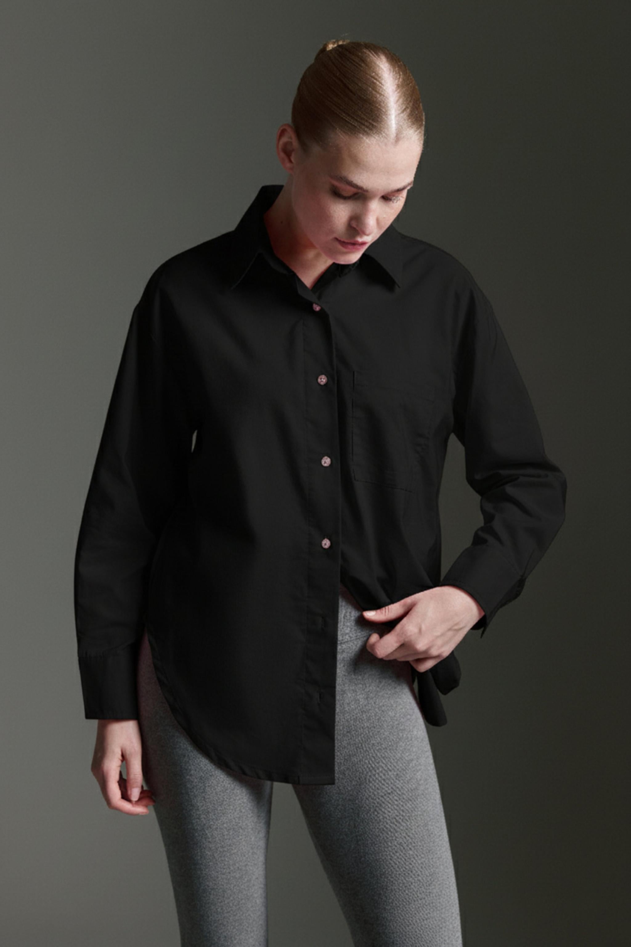 Oversized Bluse Mit Knopfleiste Auf Dem Rücken