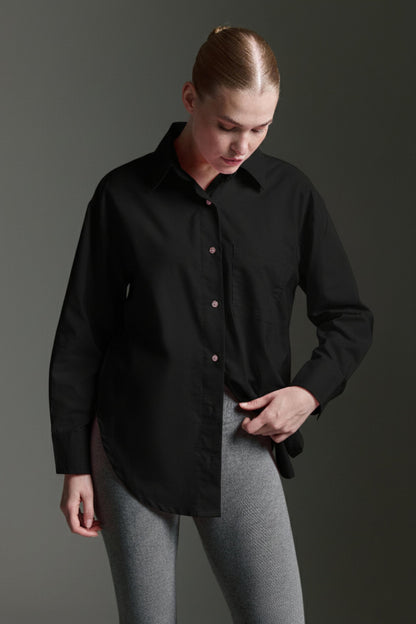 Oversized Bluse Mit Knopfleiste Auf Dem Rücken