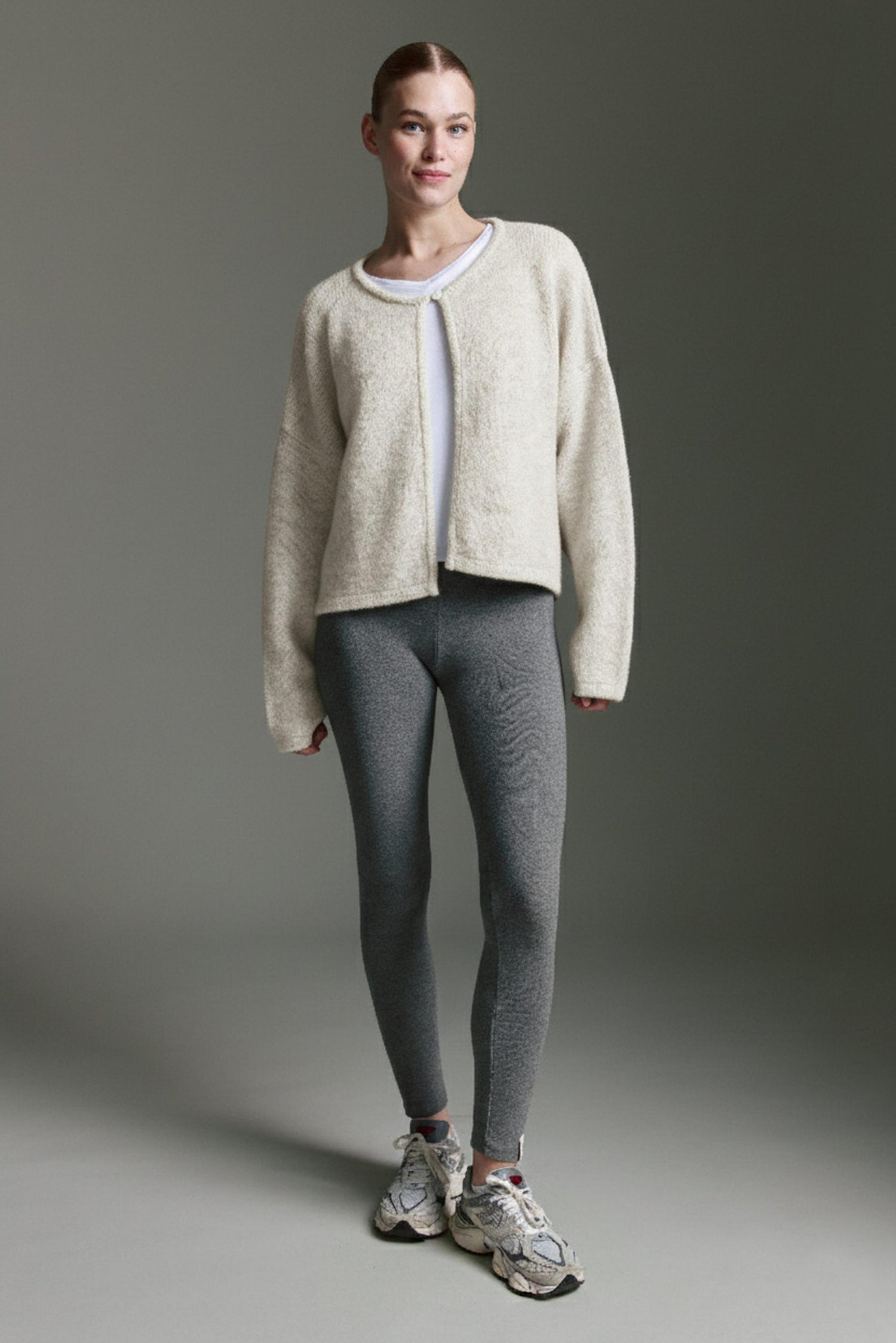 Kurzer Cape Cardigan Mit Einem Knopf