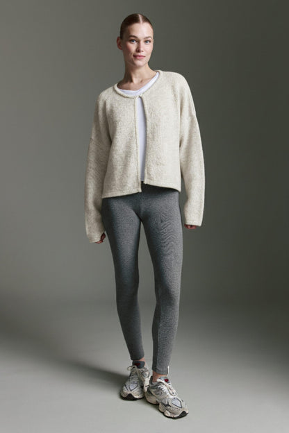 Kurzer Cape Cardigan Mit Einem Knopf