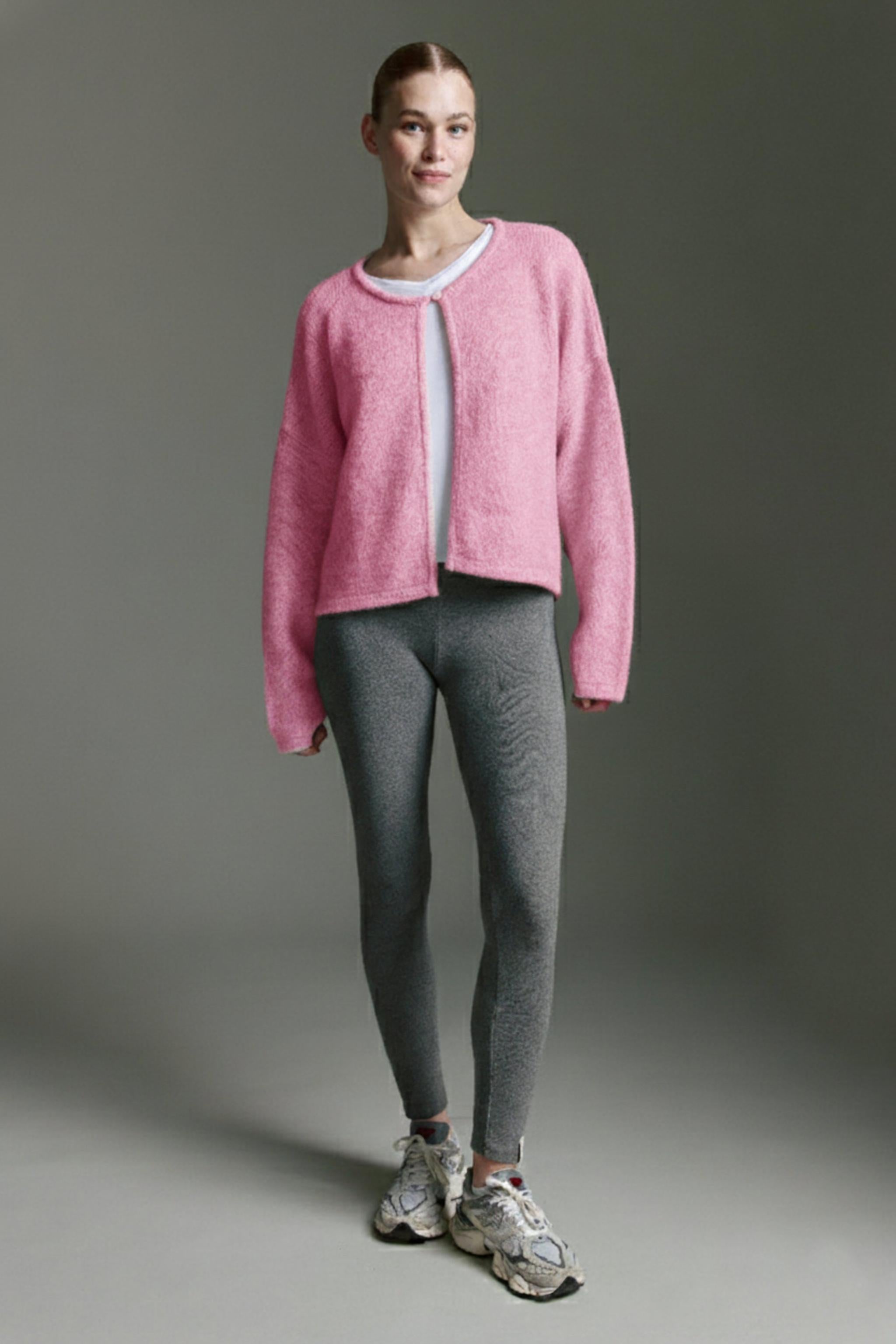 Kurzer Cape Cardigan Mit Einem Knopf