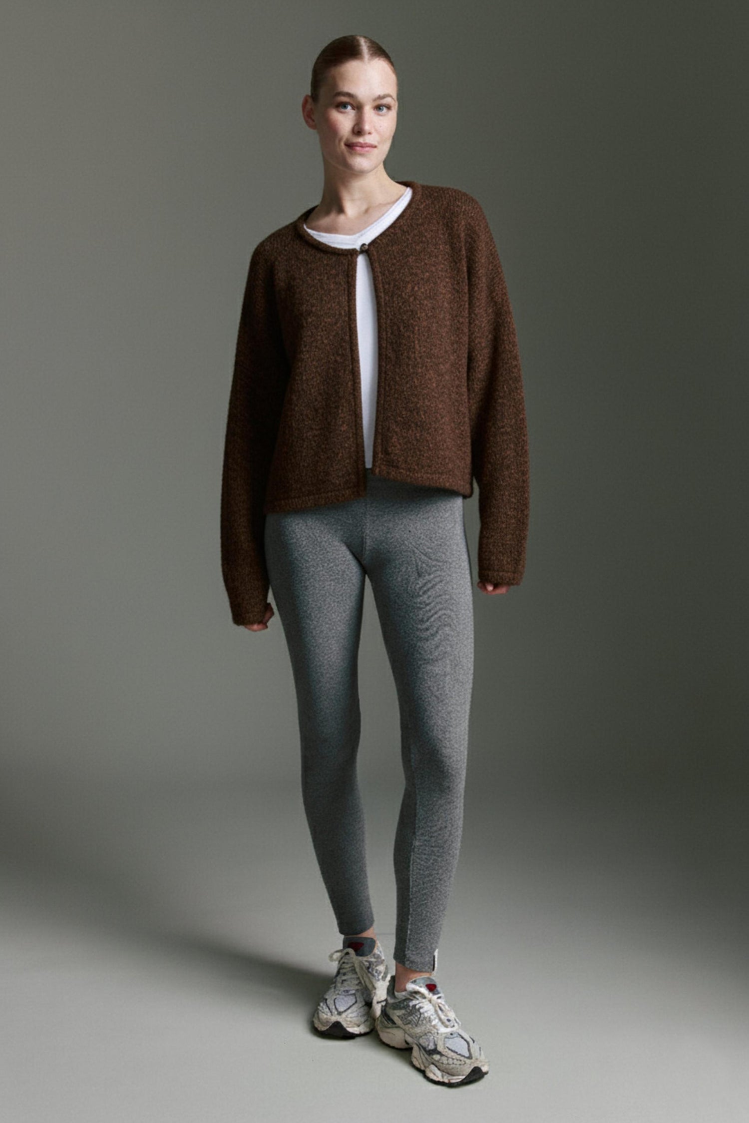 Kurzer Cape Cardigan Mit Einem Knopf