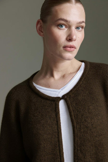 Kurzer Cape Cardigan Mit Einem Knopf