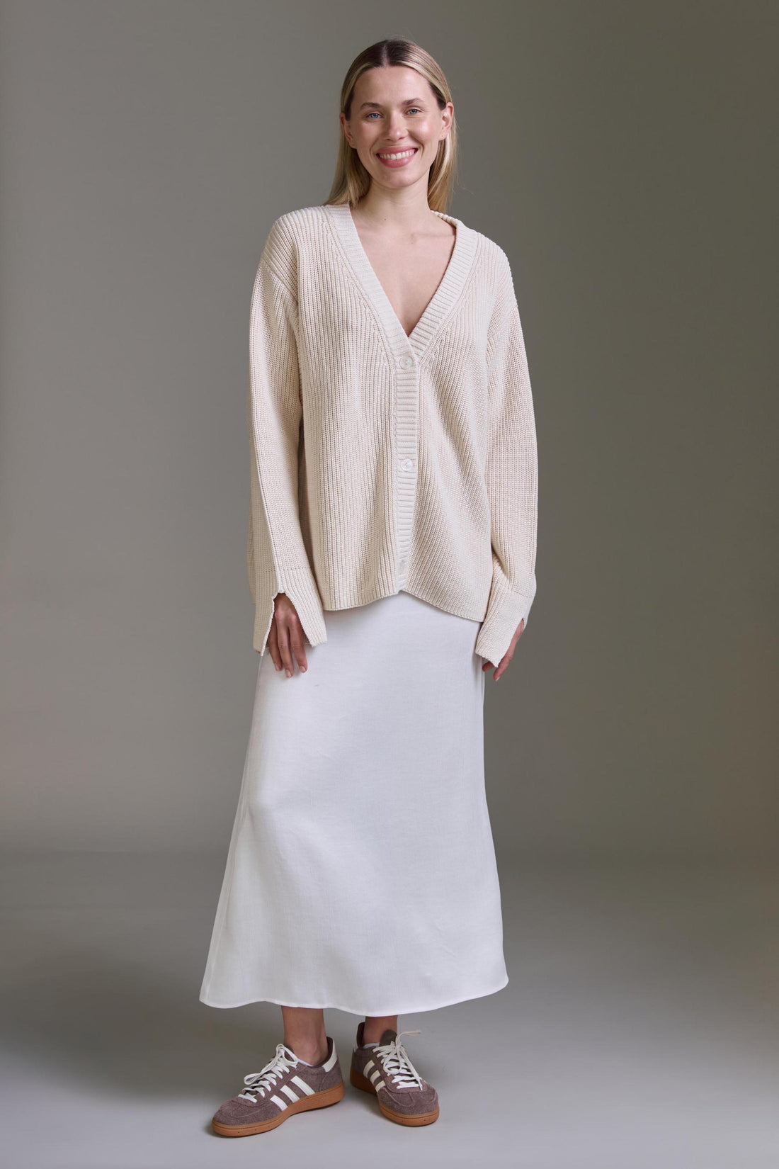 Oversized Strickcardigan Mit Besonderem Ärmelabschluss