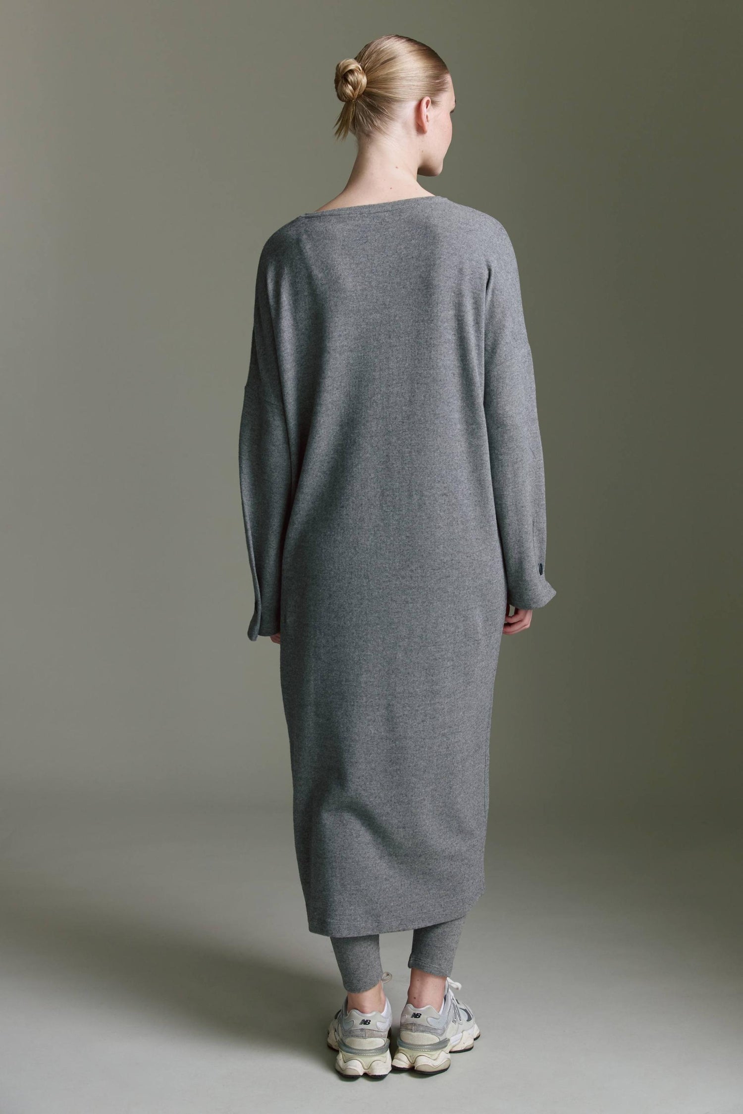 Cozy Kleid Mit Rundhals, Schlitz Und Ärmeldetails