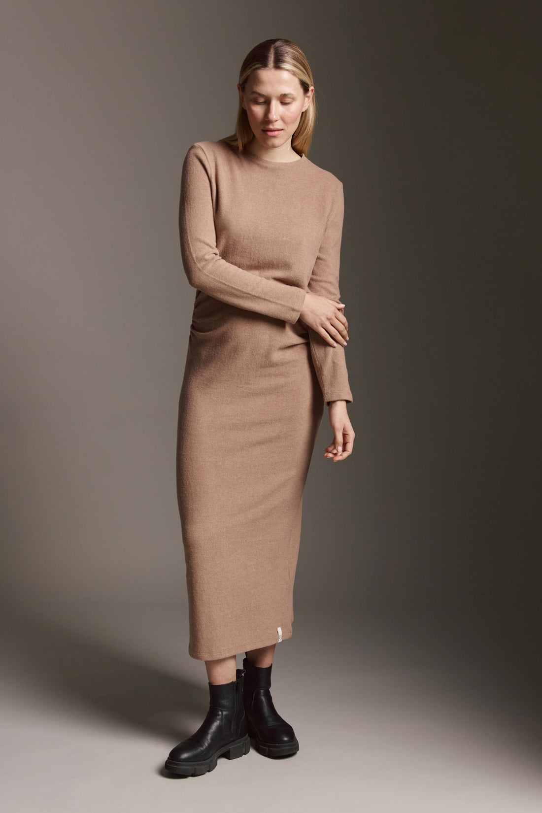Cozy Eng Anliegendes Kleid Mit Rundhals