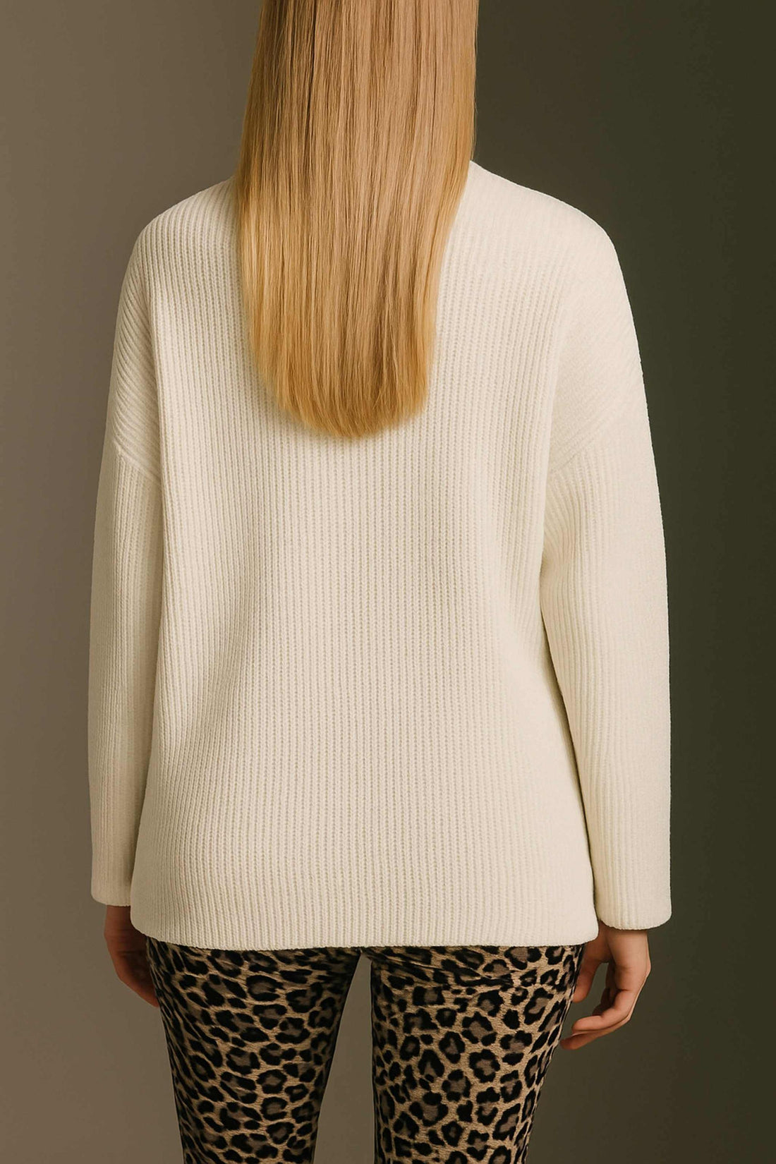 Oversized Strickpullover Mit Rollkragen, Seitenschlitzen Und Besonderem Ärmelabschluss