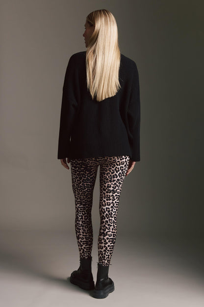 Oversized Strickpullover Mit Rollkragen, Seitenschlitzen Und Besonderem Ärmelabschluss