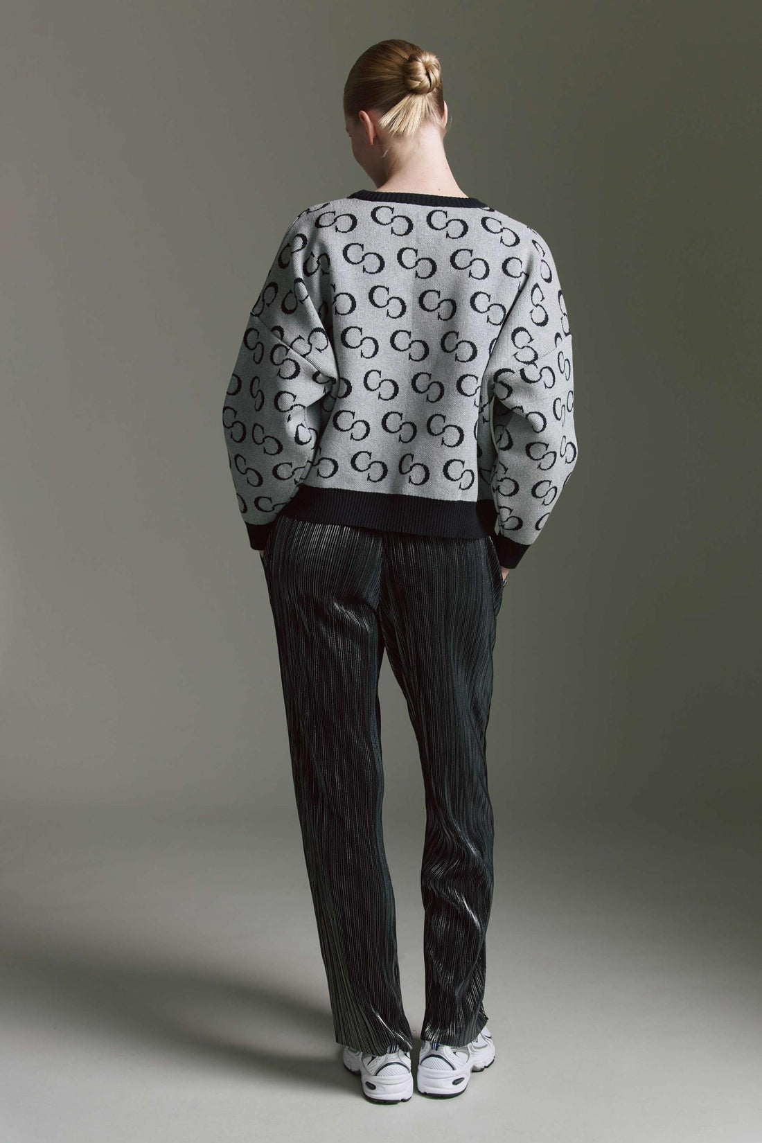 Intarsia Pullover Mit Rundhals Und Logo Aop