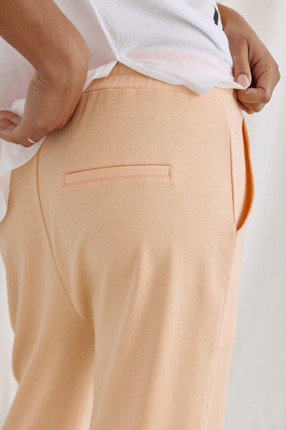 Hose Mit Geradem Bein Und Offenen Kanten