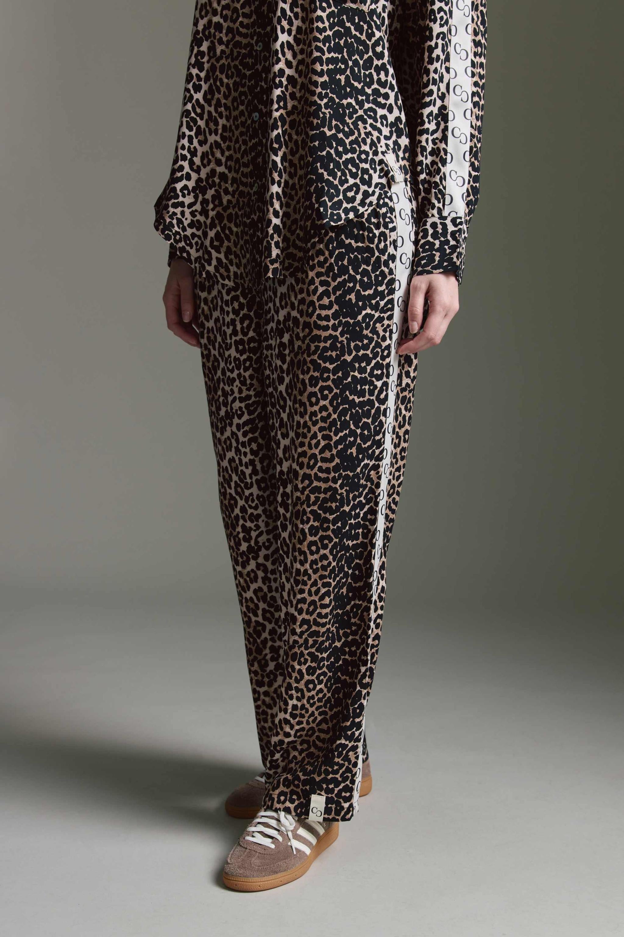 Webhose Mit Geradem Bein, Logo Tape Und Leo Aop