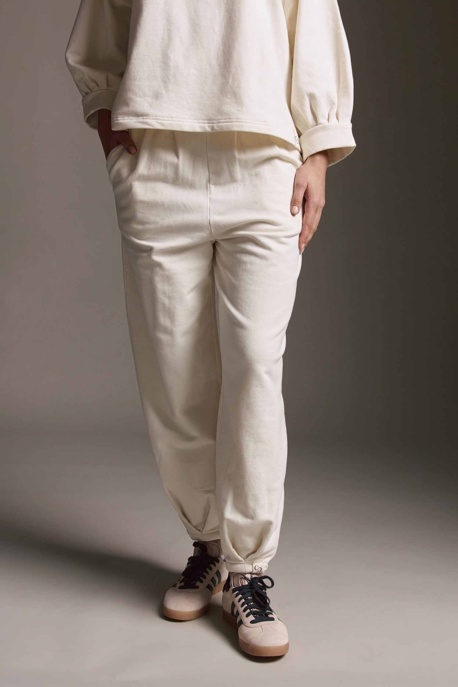 Gewaschene Sweatpants Mit Besonderem Beinsaum