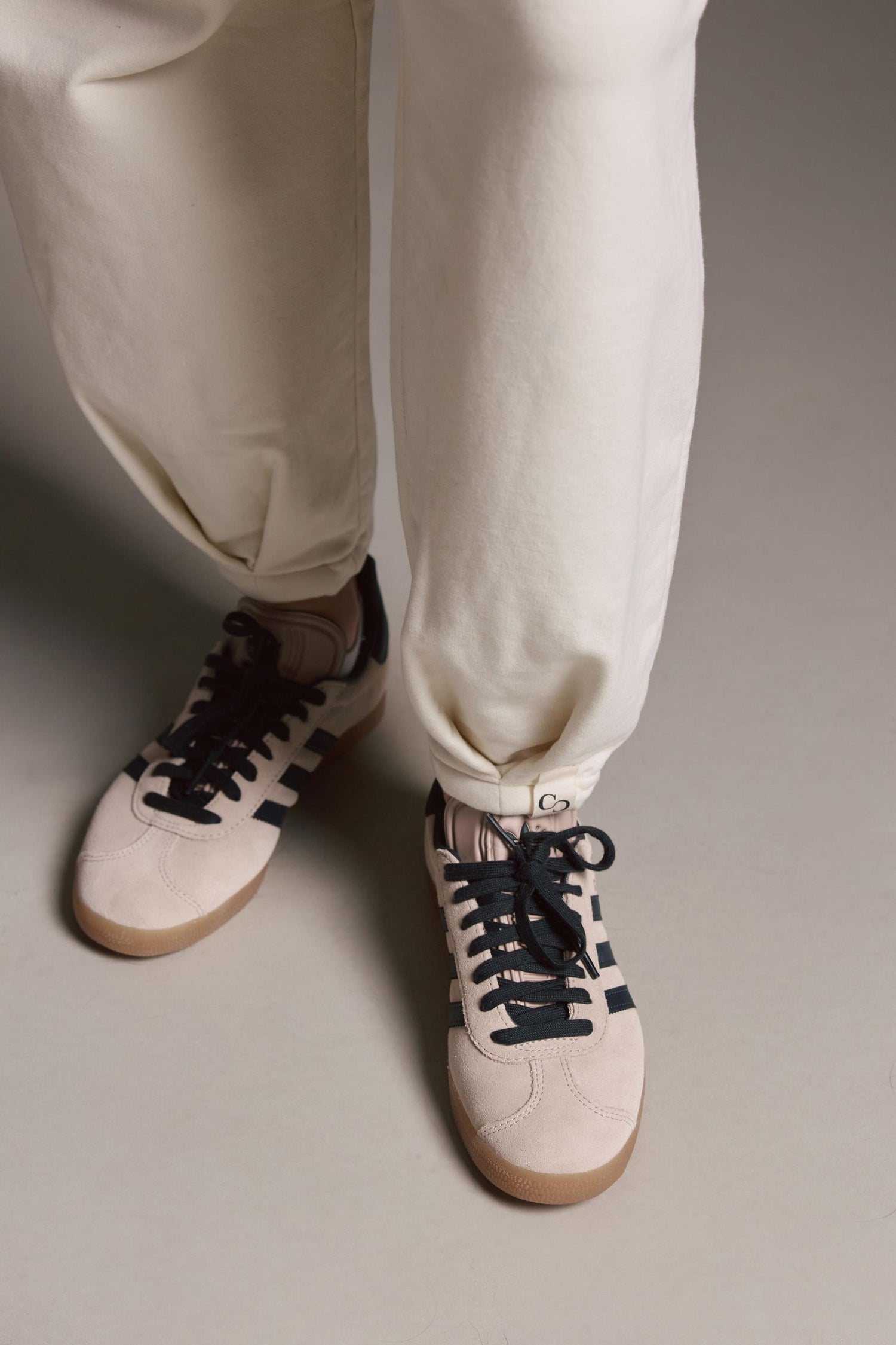 Gewaschene Sweatpants Mit Besonderem Beinsaum
