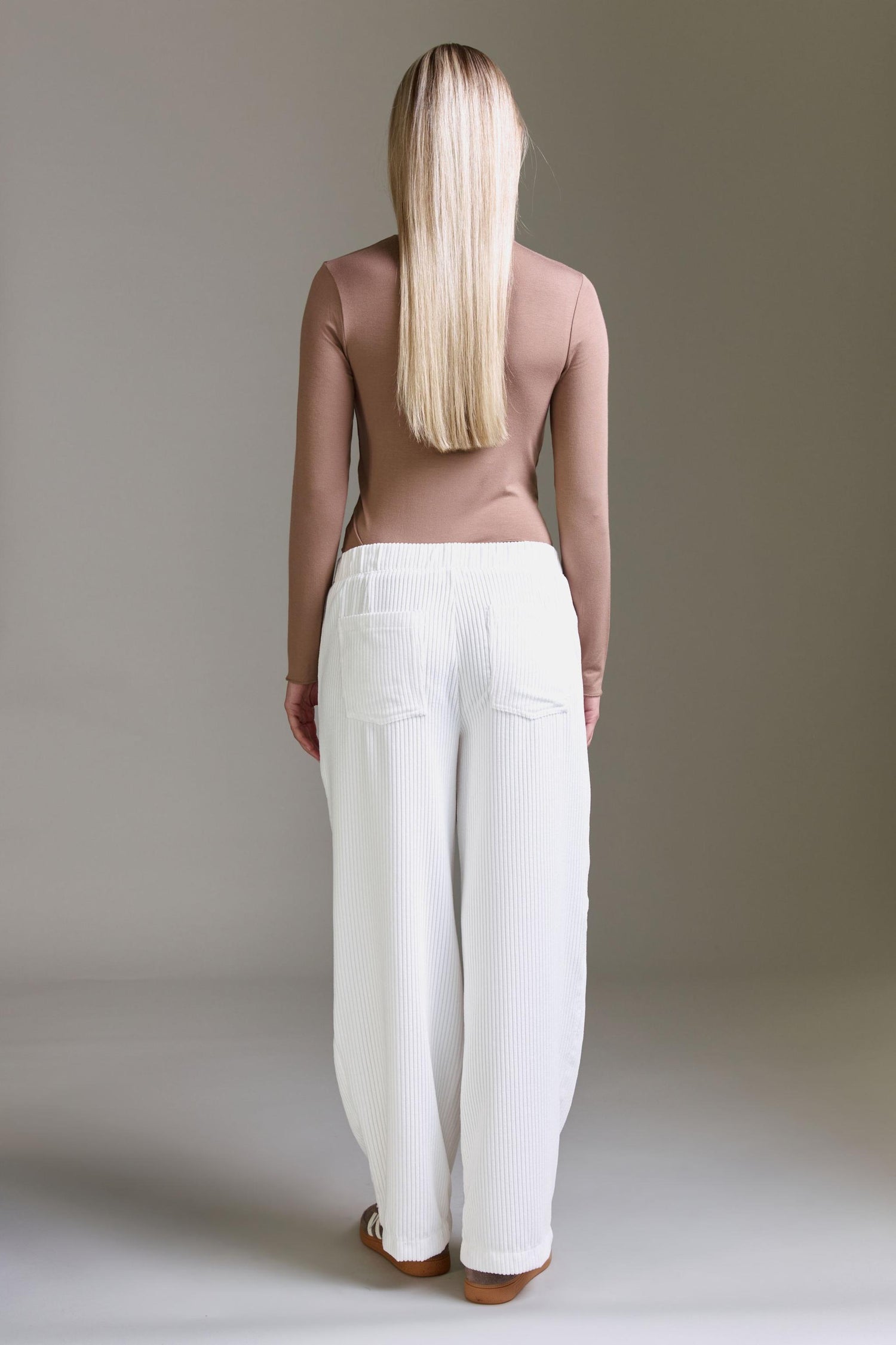 Cordhose Mit Tunnelzug Und Geradem Bein