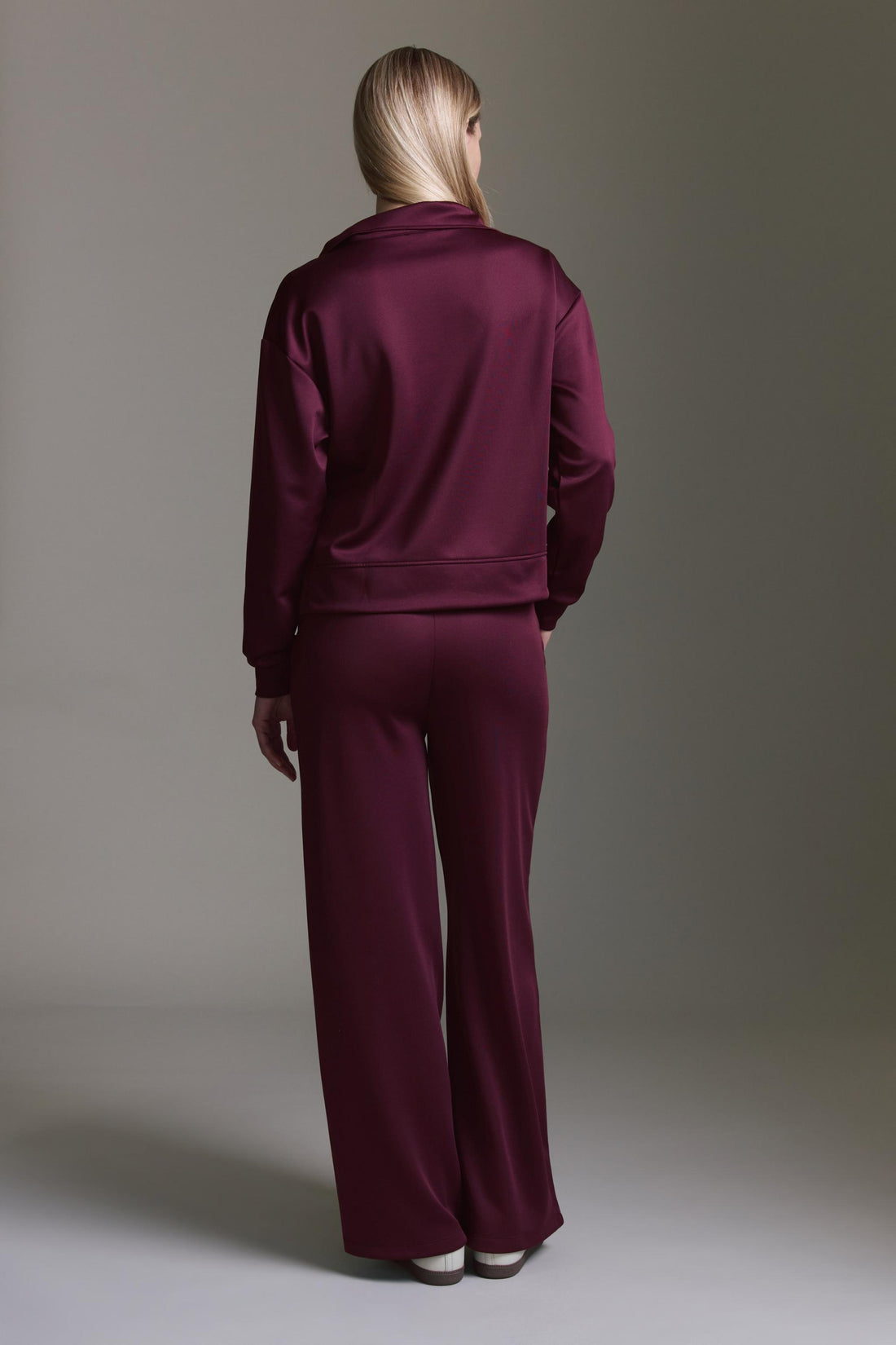 Glänzende Sweatpants Mit Elastischem Bund Und Geradem Bein