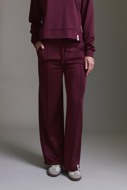 Glänzende Sweatpants Mit Elastischem Bund Und Geradem Bein