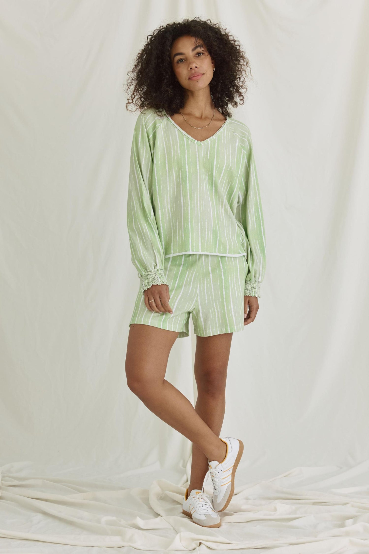 Softe Batik Shorts Mit Gesmoktem Bund
