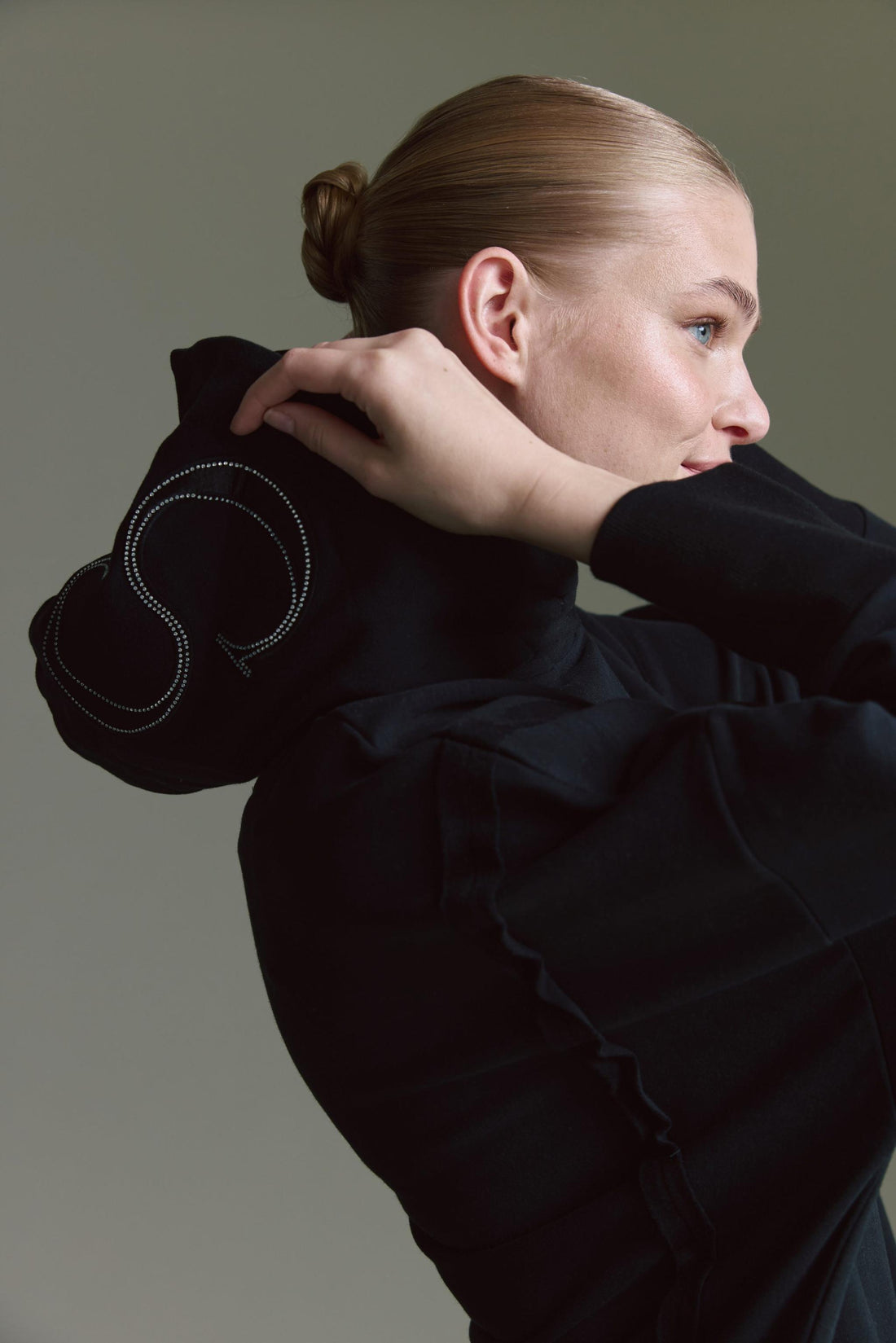 Long Sweatshirt Mit Kapuze, Inside-Out Elementen, Seitenschlitz, Strasskordel Und Strasslogo