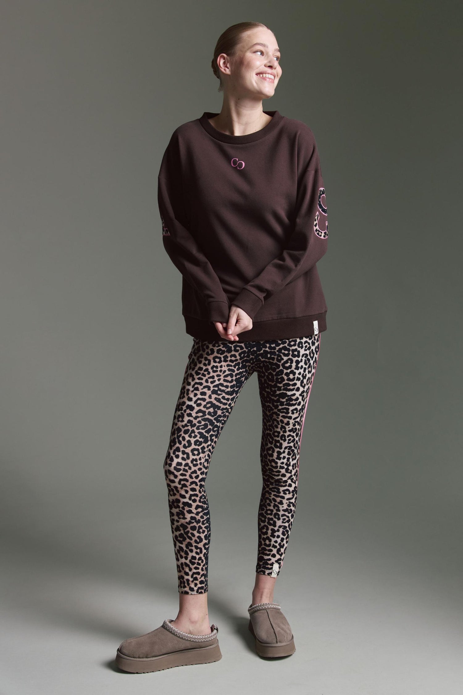 Oversized Sweatshirt Mit O-Hals Und Leo Applikation