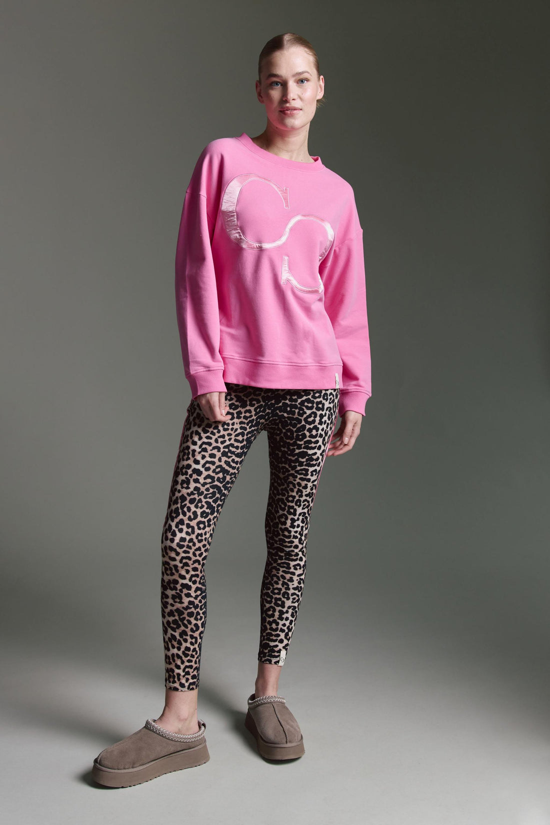 Oversized Sweatshirt Mit O-Hals Und Logo Applikation