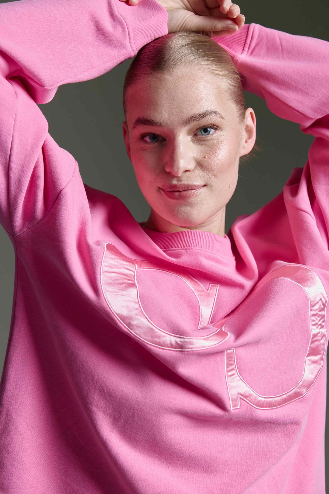 Oversized Sweatshirt Mit O-Hals Und Logo Applikation
