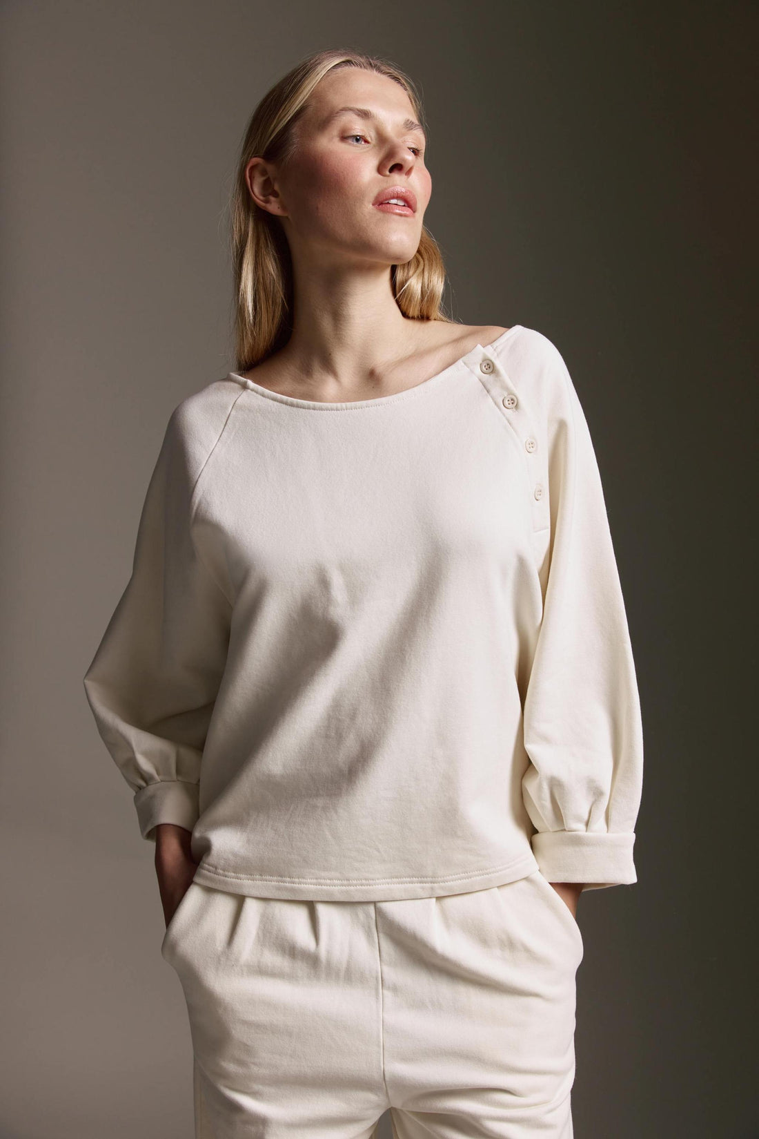 Gewaschenes Sweatshirt Mit Rundhals, 3/4 Ballonärmeln Und Knopfdetail