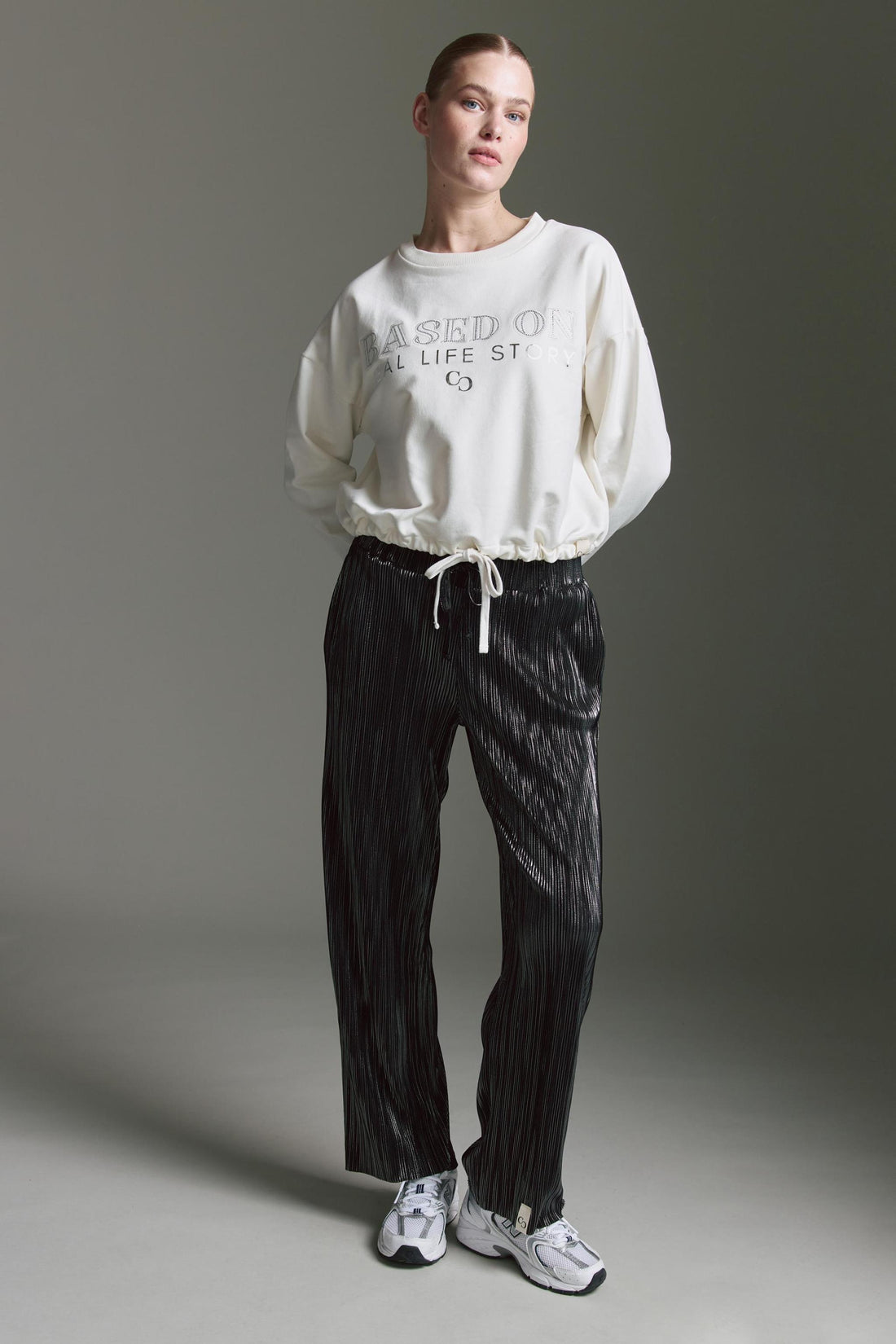 Sweatshirt Mit Rundhals, Tunnelzug Und Strass Wording